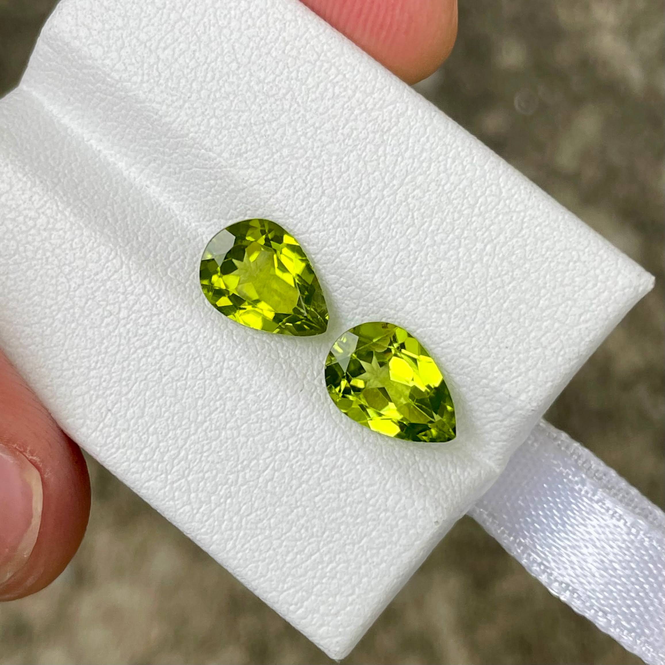 3.98 Carats Pear Shape Peridot Pair