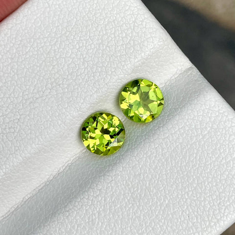 1.90 Carats Green Peridot Pair Gems
