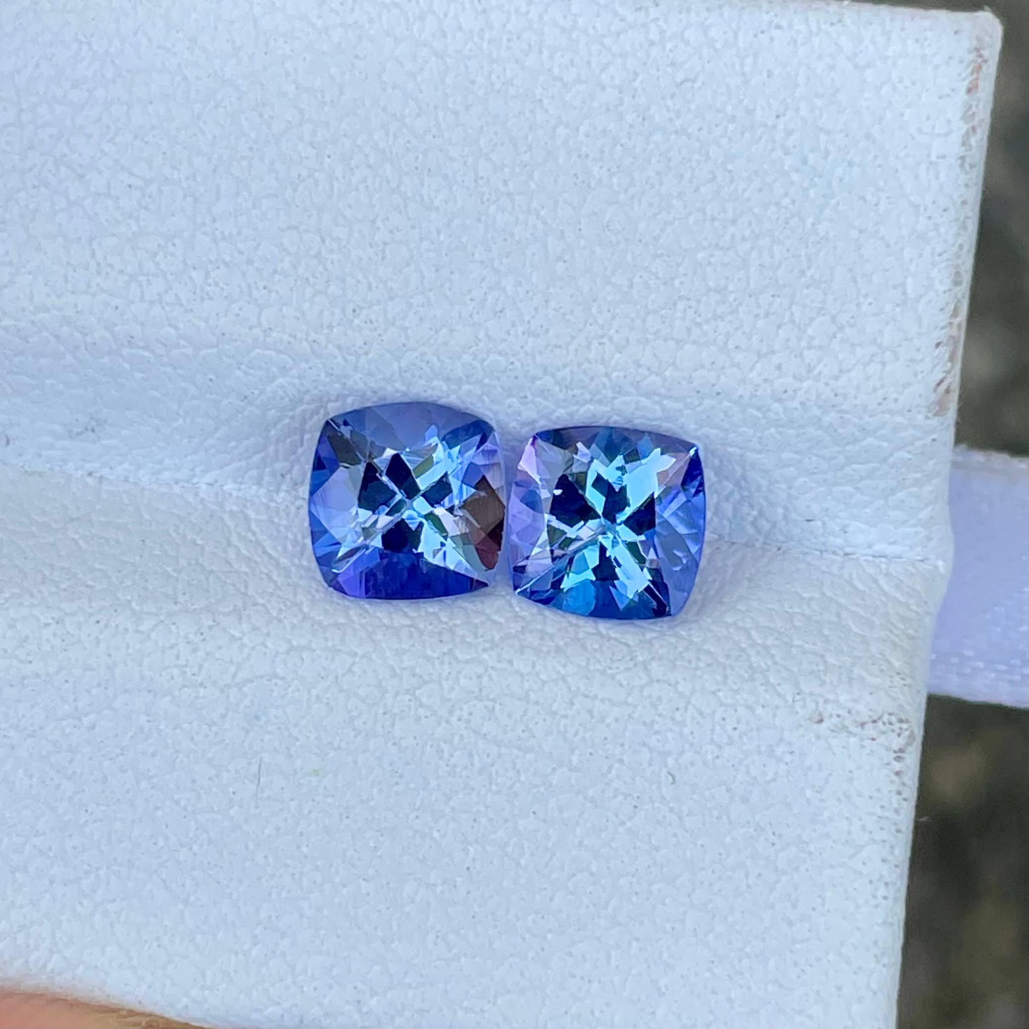 1.85 Carats Blue Tanzanite Stone Pair