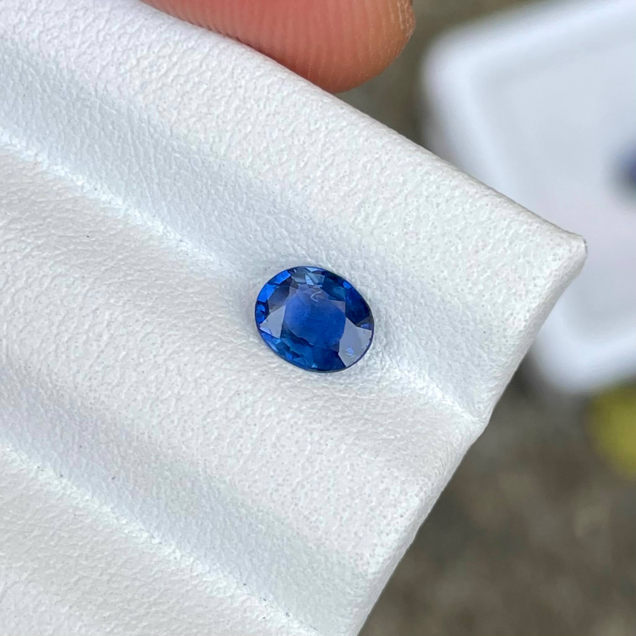 0.61 Carats Blue Sapphire Oval Stone