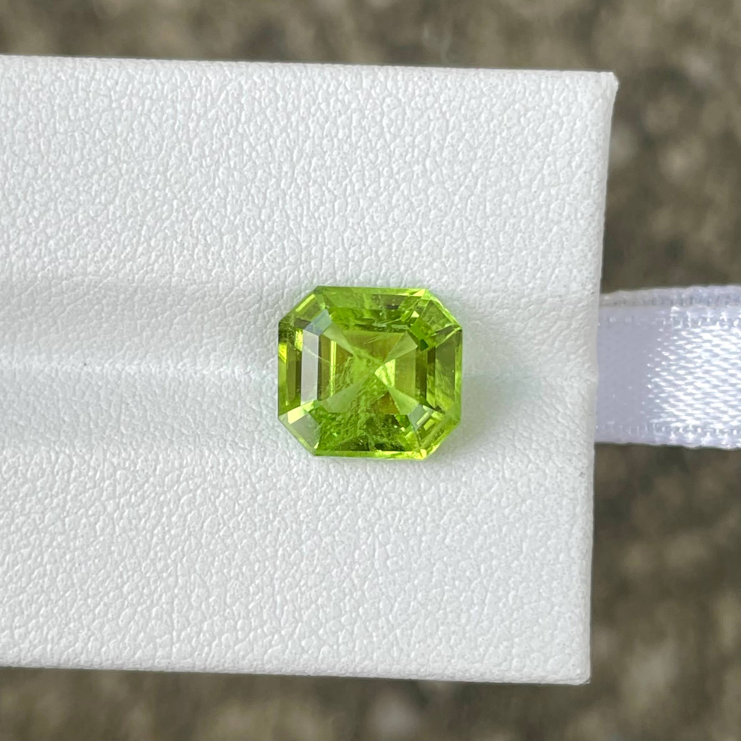 4.16 Carats Peridot Stone Emerald Cut