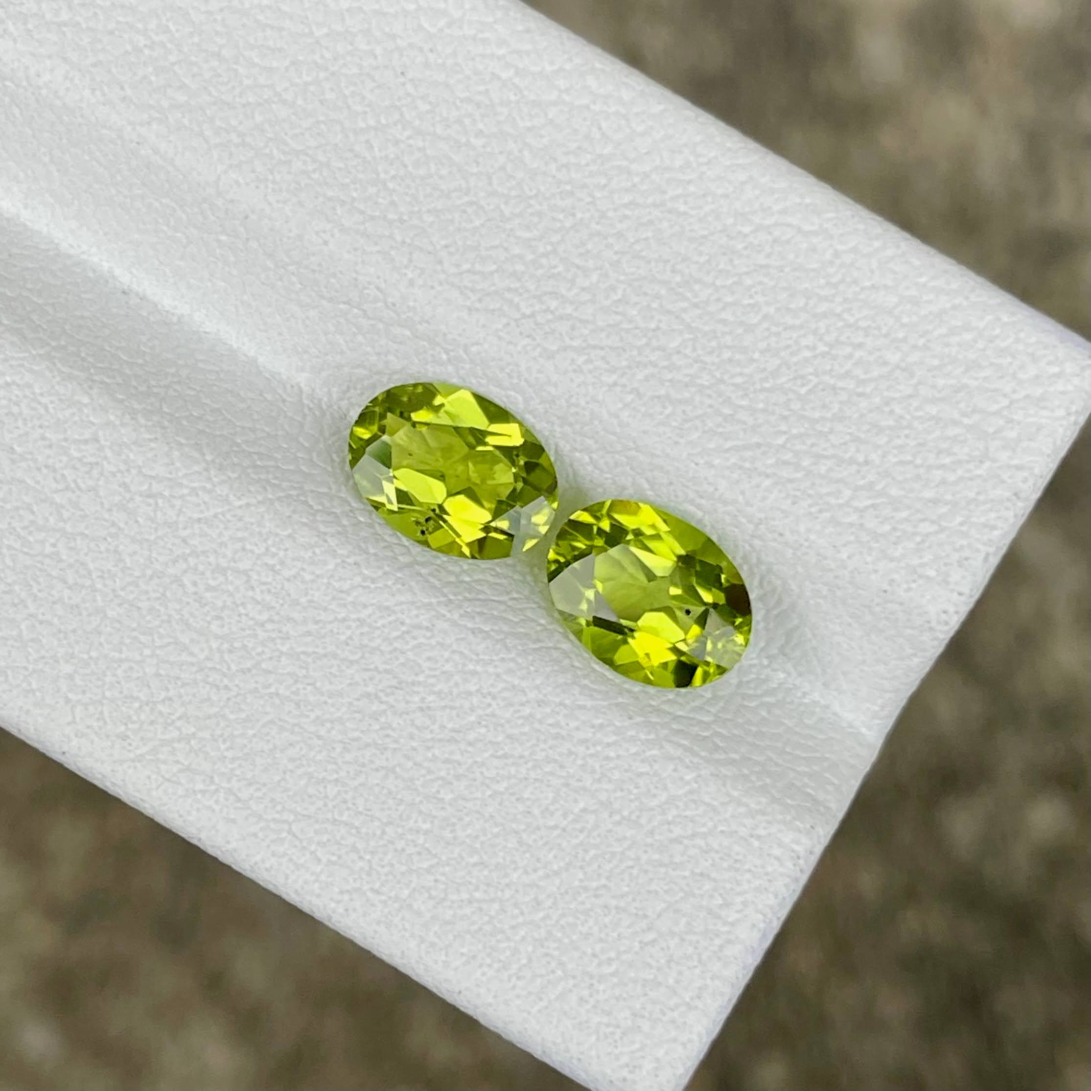 2.50 Carats Green Peridot Pair
