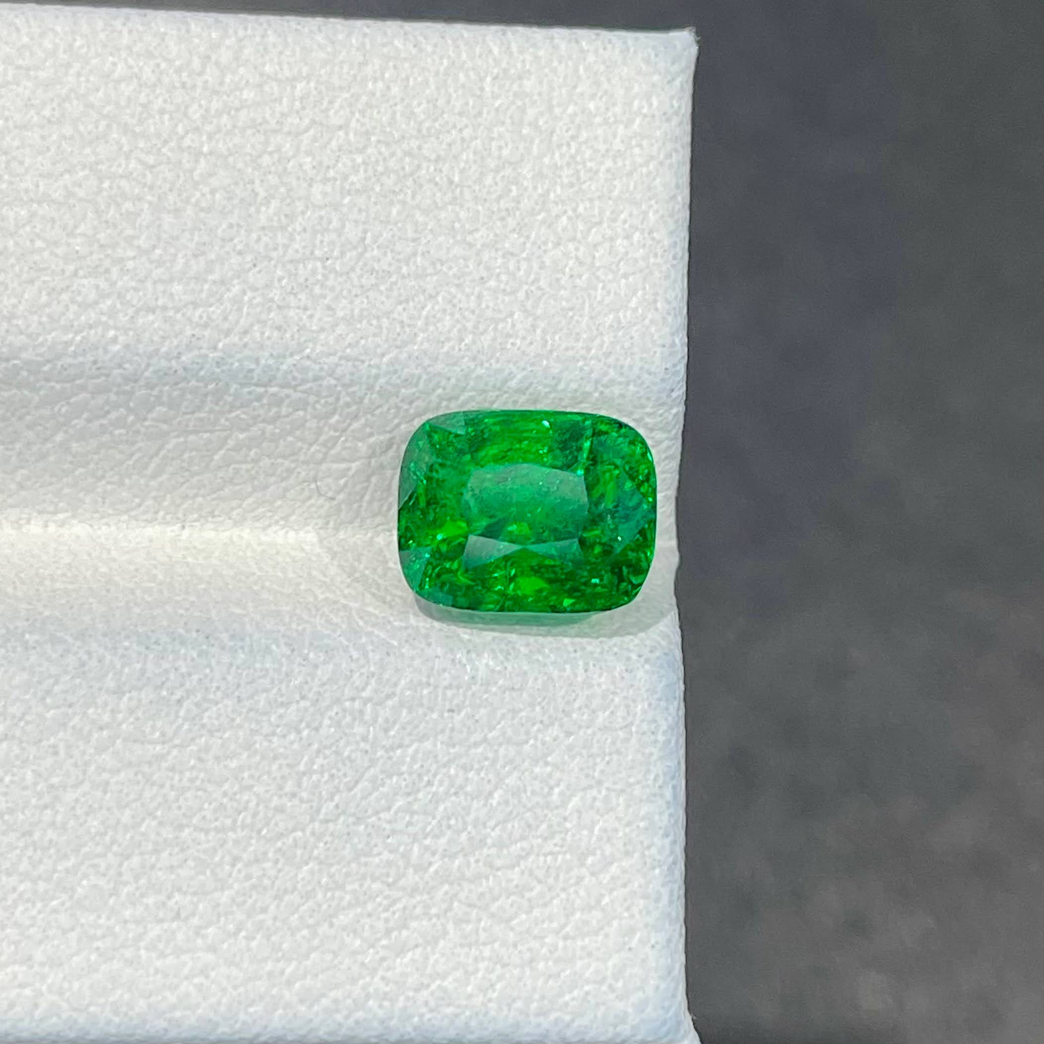 2.79 Carats Certified Tsavorite Garnet