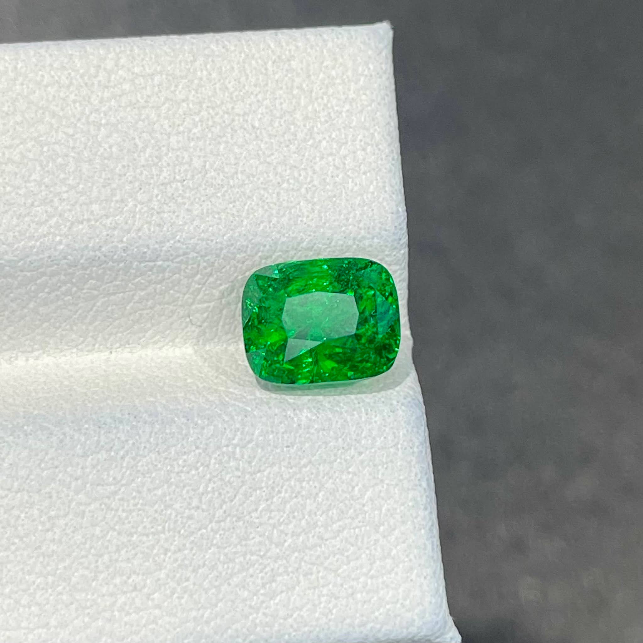 2.79 Carats Certified Tsavorite Garnet