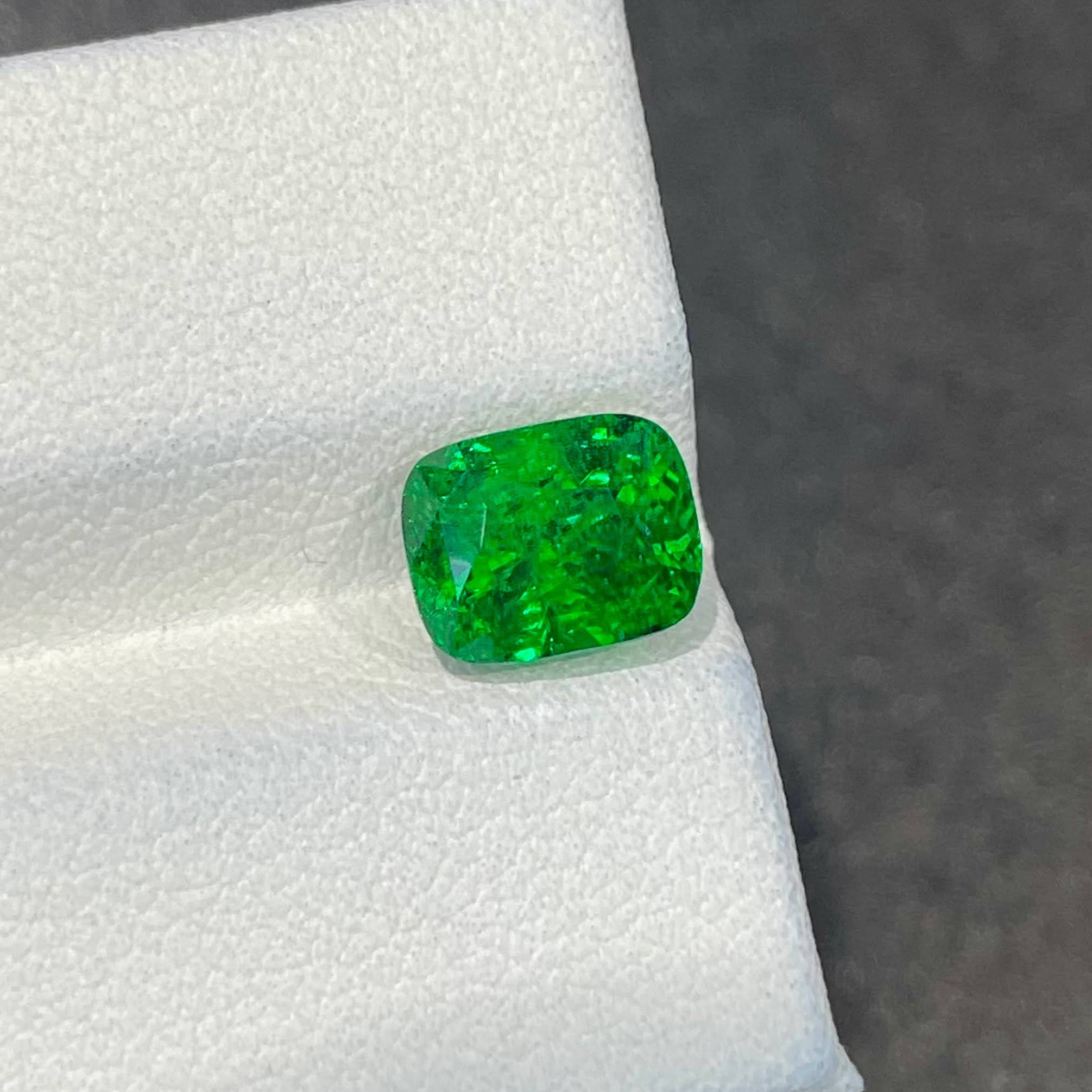 2.79 Carats Certified Tsavorite Garnet