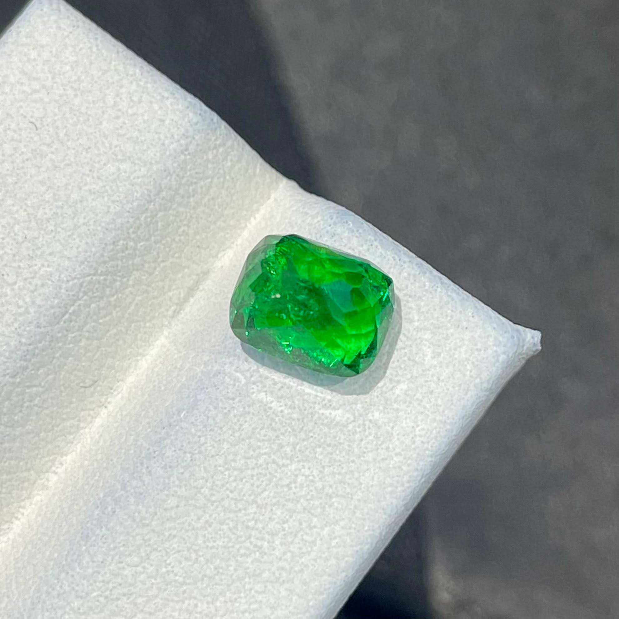 2.79 Carats Certified Tsavorite Garnet