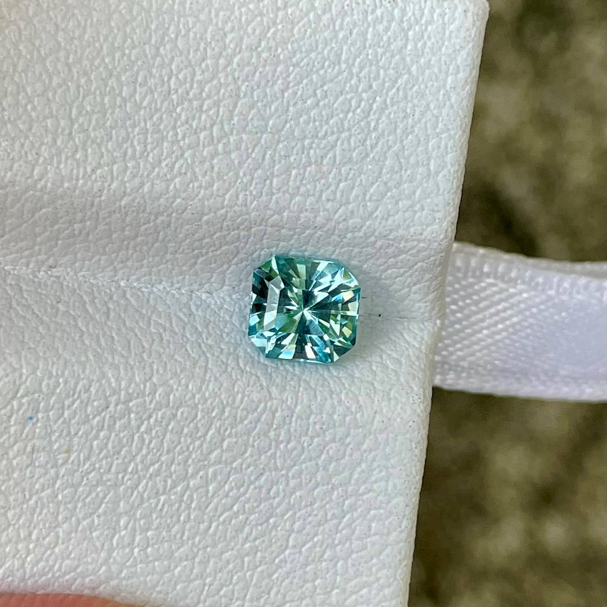 0.76 Carats Blue Aquamarine Gemstone