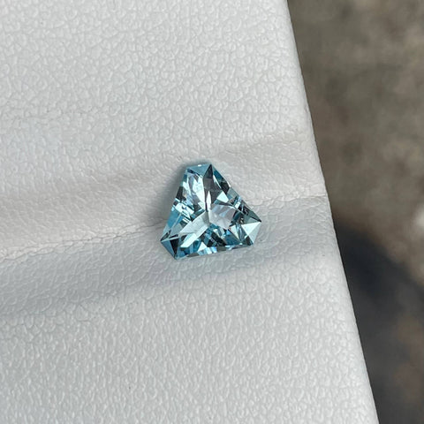 0.90 Carats Blue Aquamarine Stone