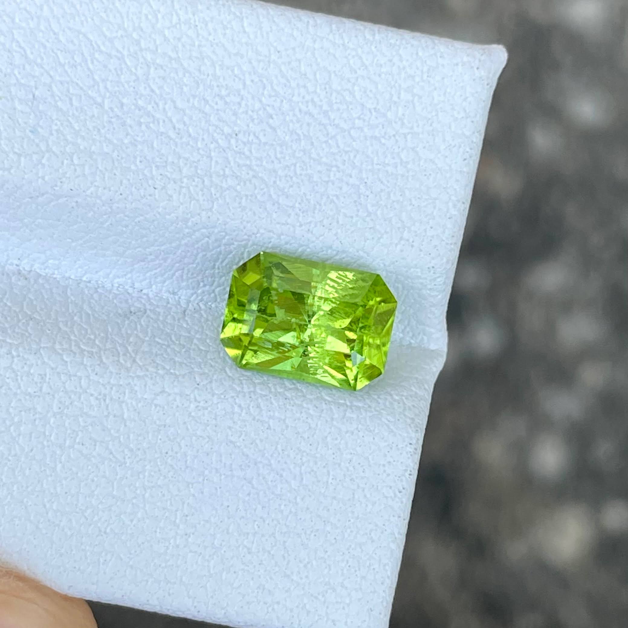 2.30 Carats Peridot Stone Radiant Cut