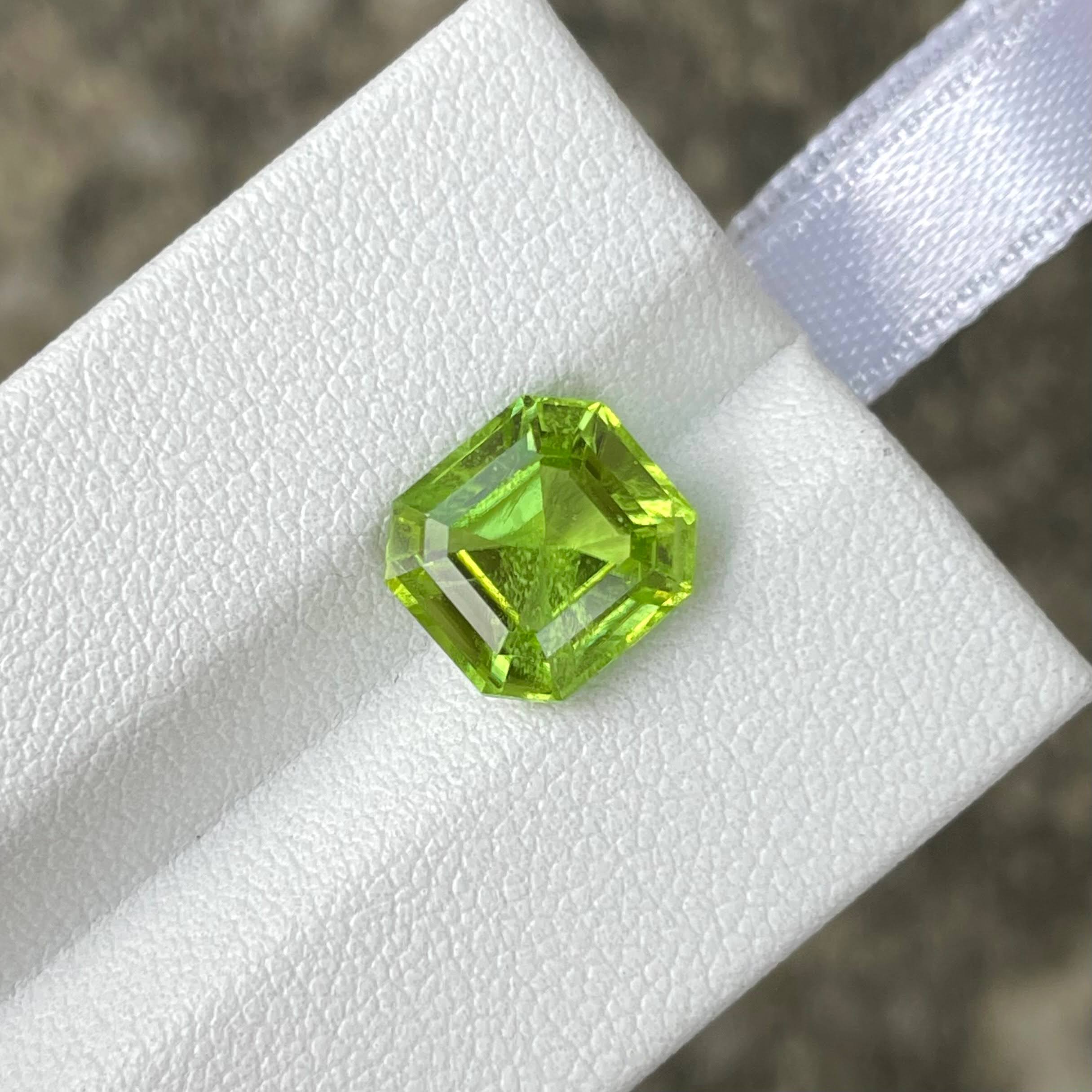 4.16 Carats Peridot Stone Emerald Cut