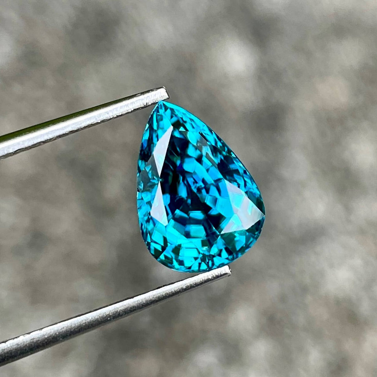 5.68 Carats Electric Blue Pear Zircon