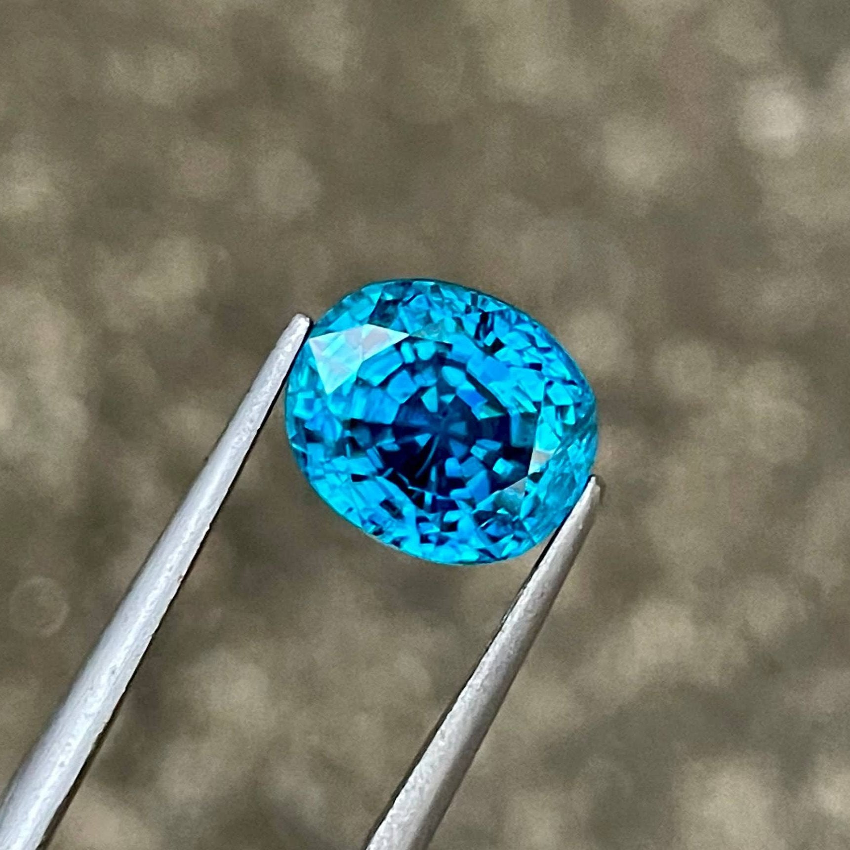 5.50 Carats Blue Oval Zircon Stone