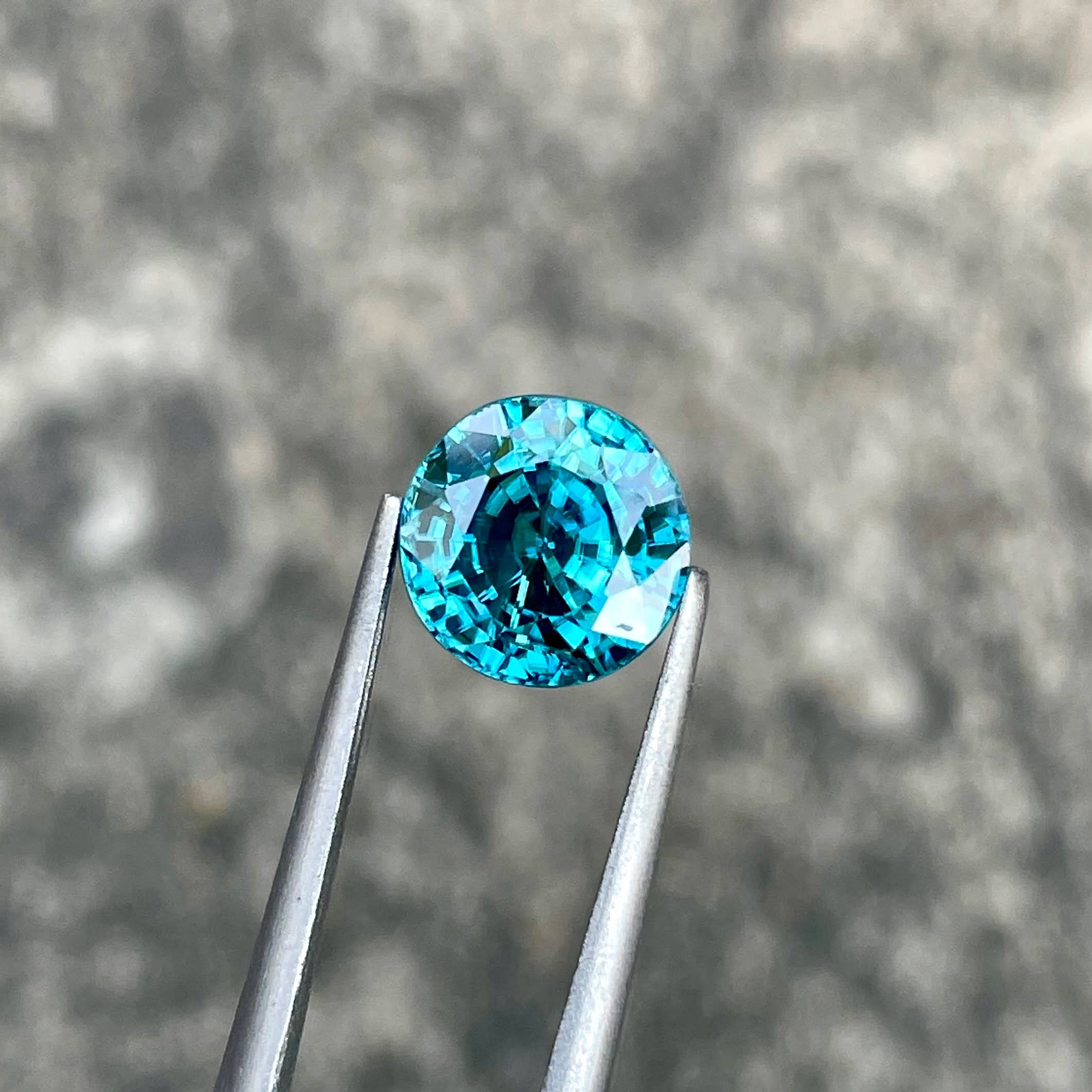 5.15 Carats Blue Zircon Round Stone