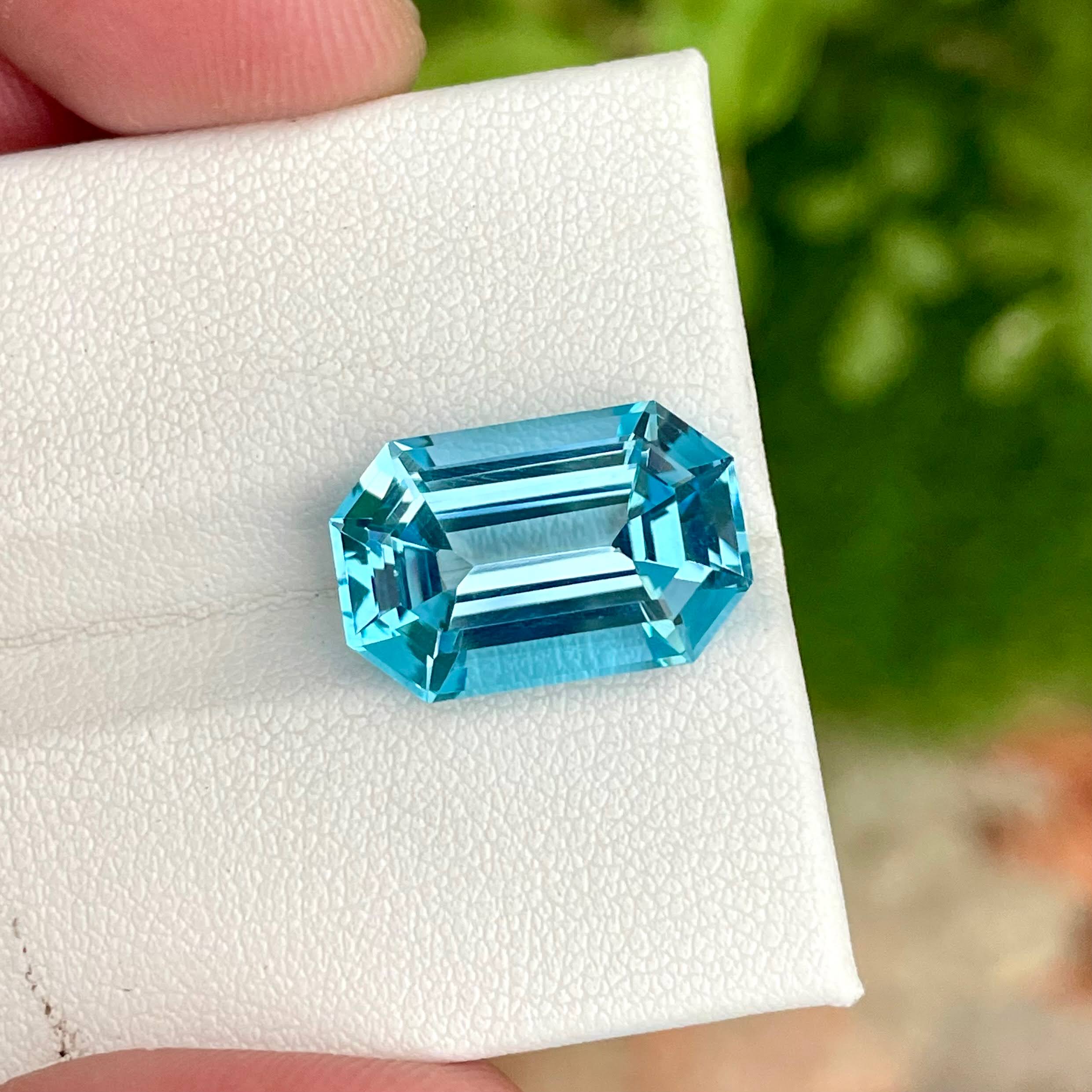 13.65 Carats Blue Topaz Emerald Cut