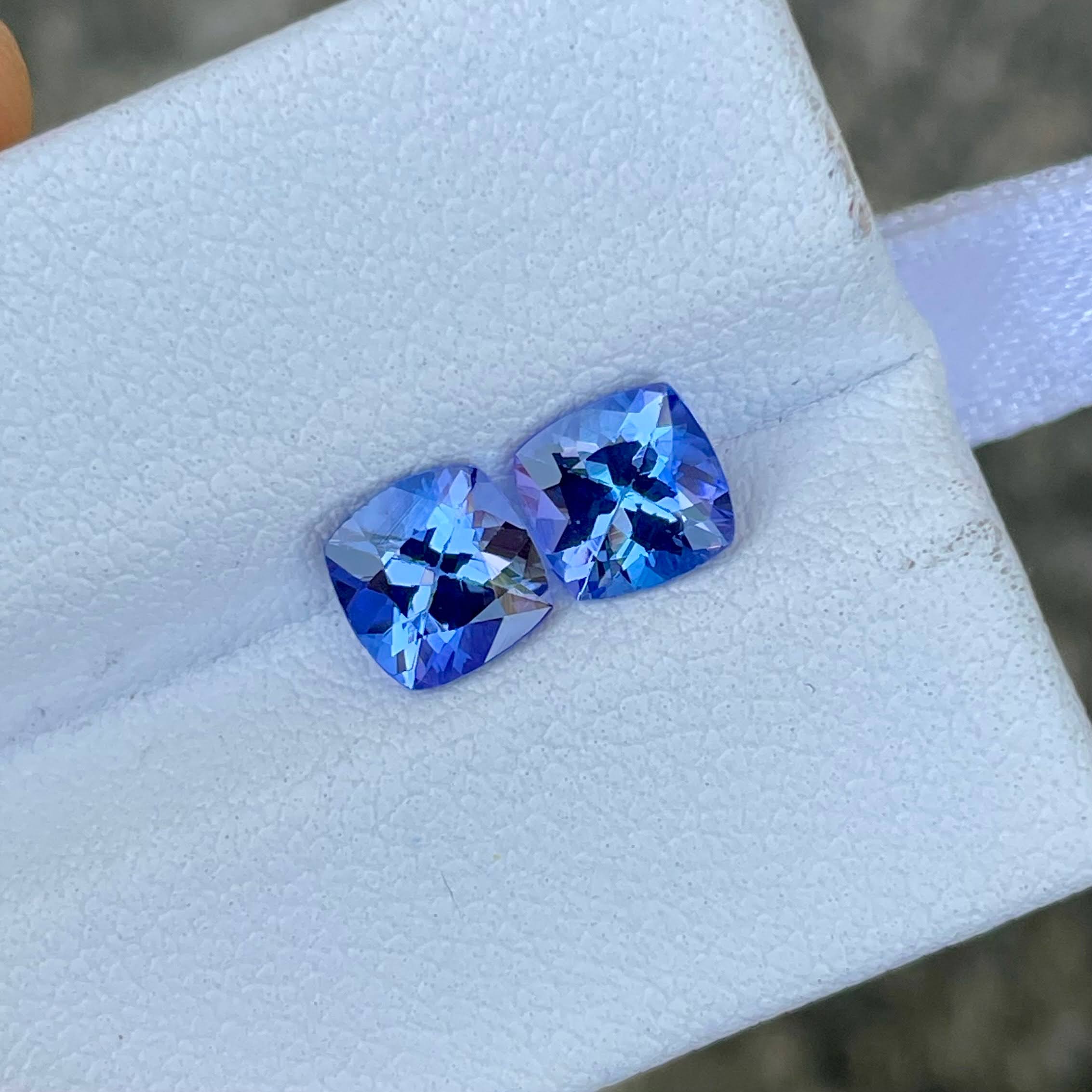 1.85 Carats Blue Tanzanite Stone Pair