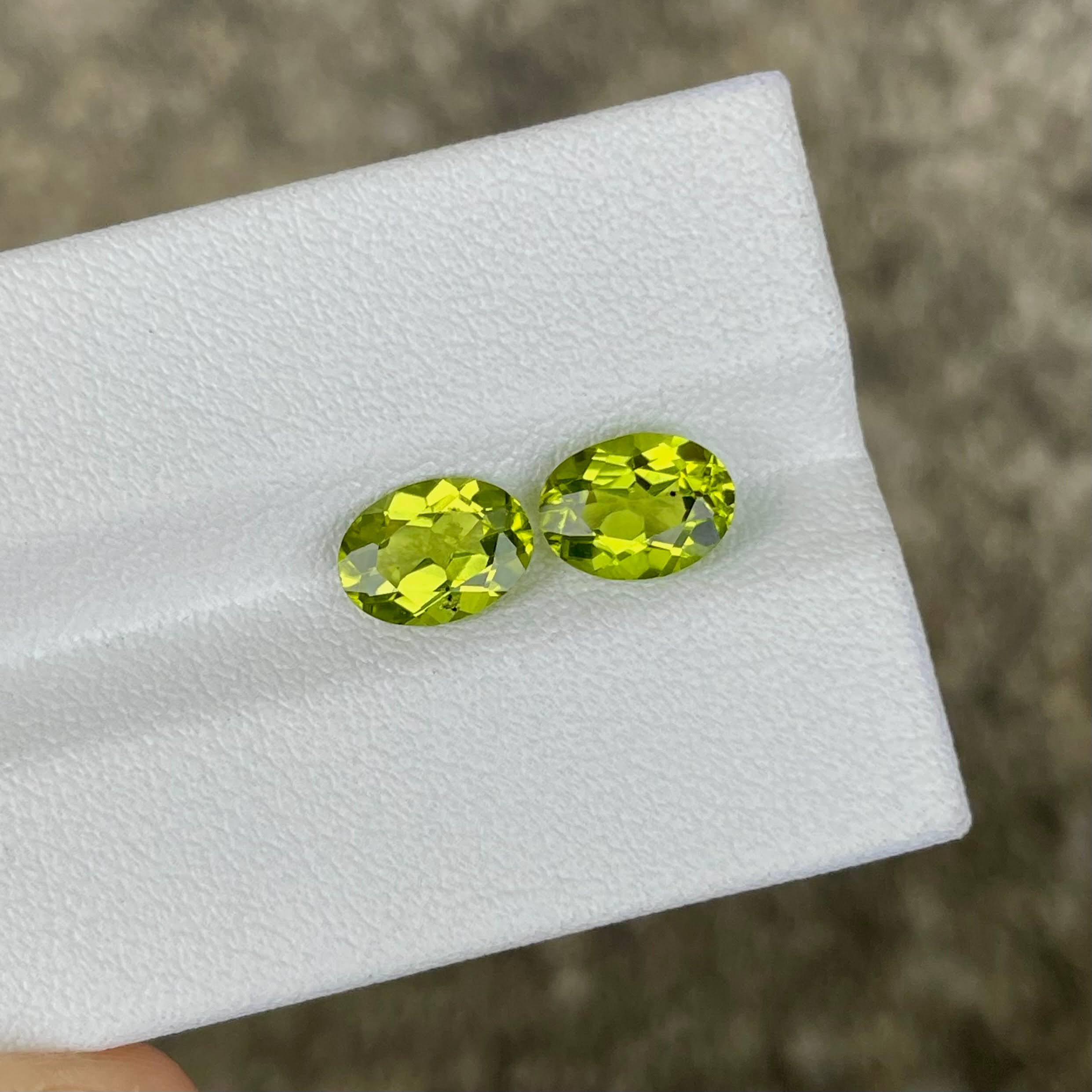 2.50 Carats Green Peridot Pair