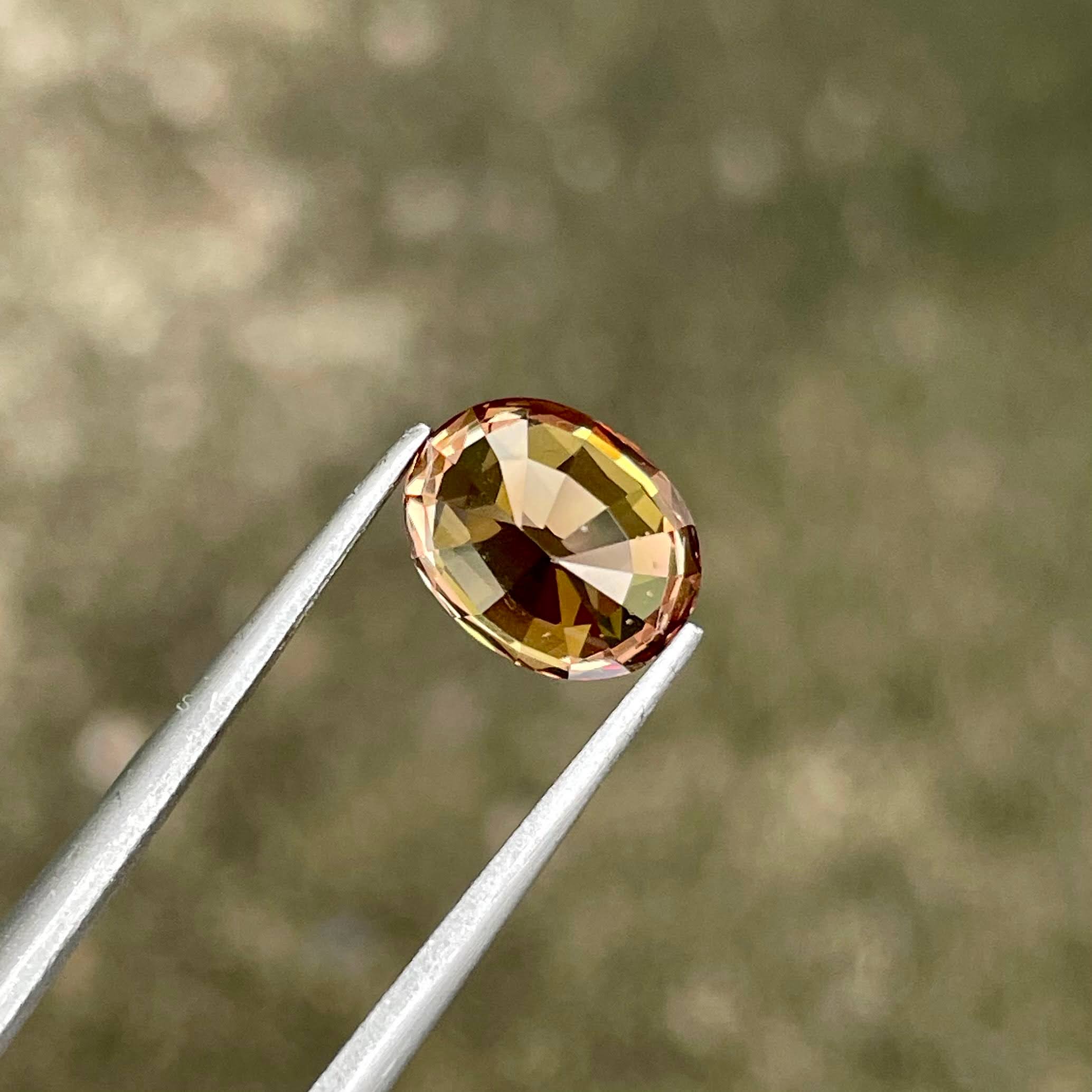 3.52 Carats Color Change Garnet Stone