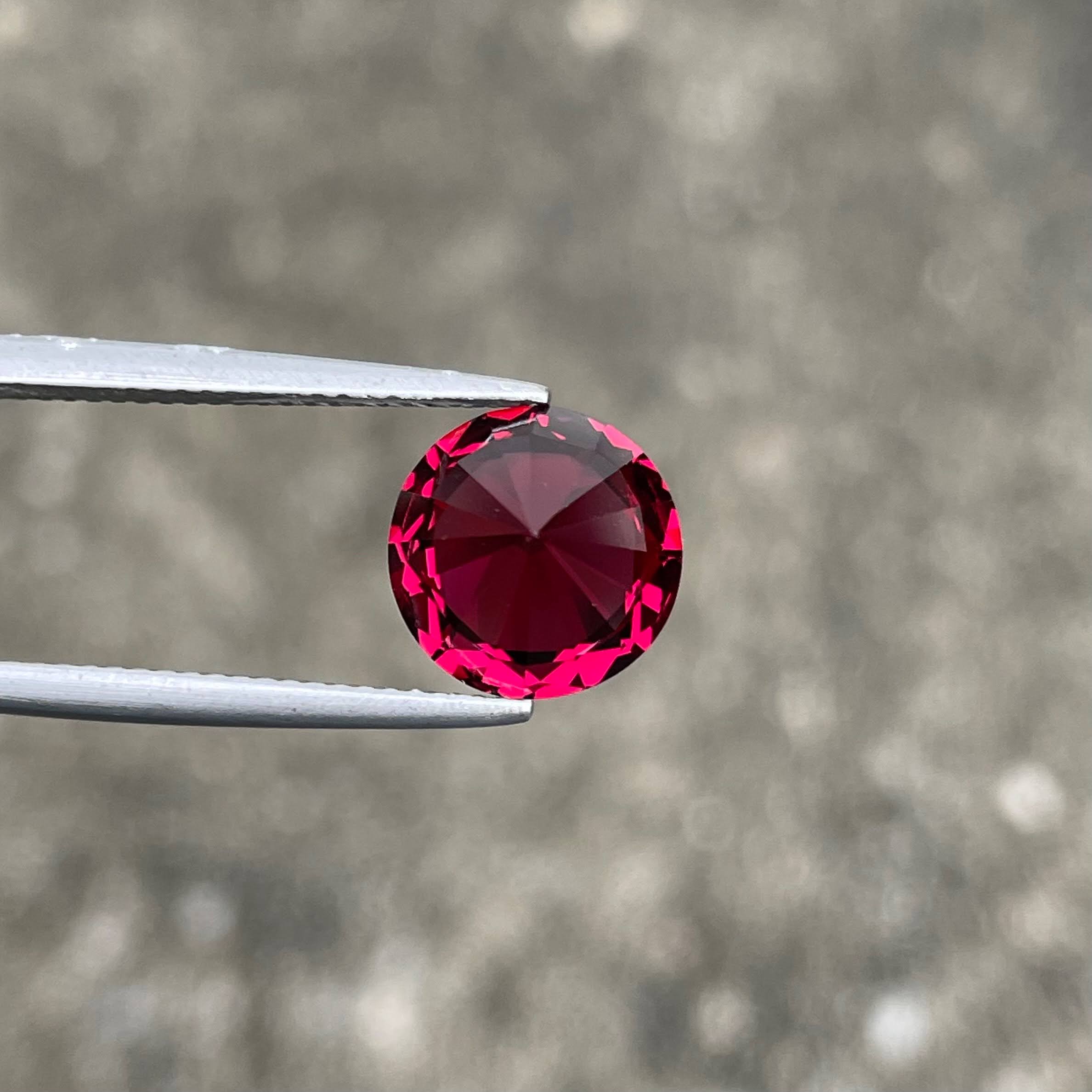 5.08 Carats Red Garnet Round Gemstone