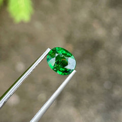 1.40 carats Green Tsavorite Oval Garnet