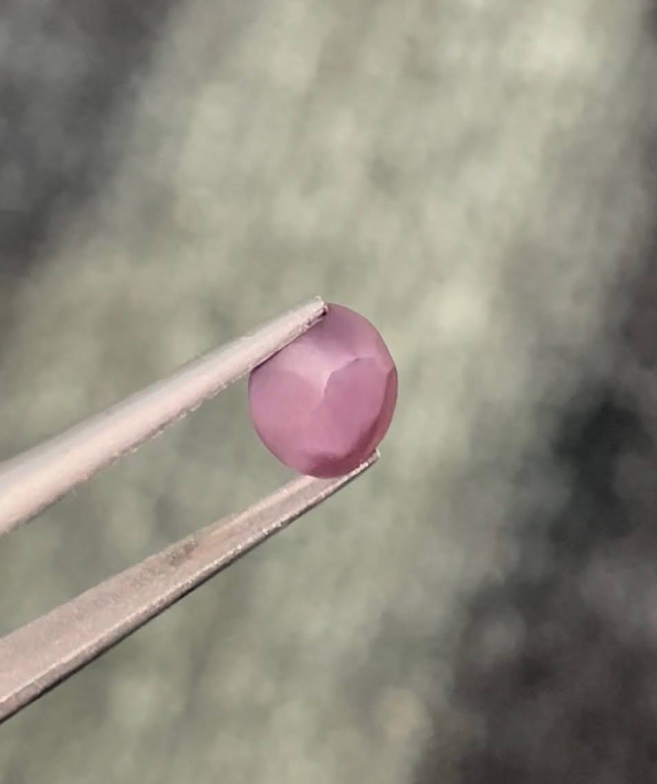 2.00 carats Natural Star Spinel