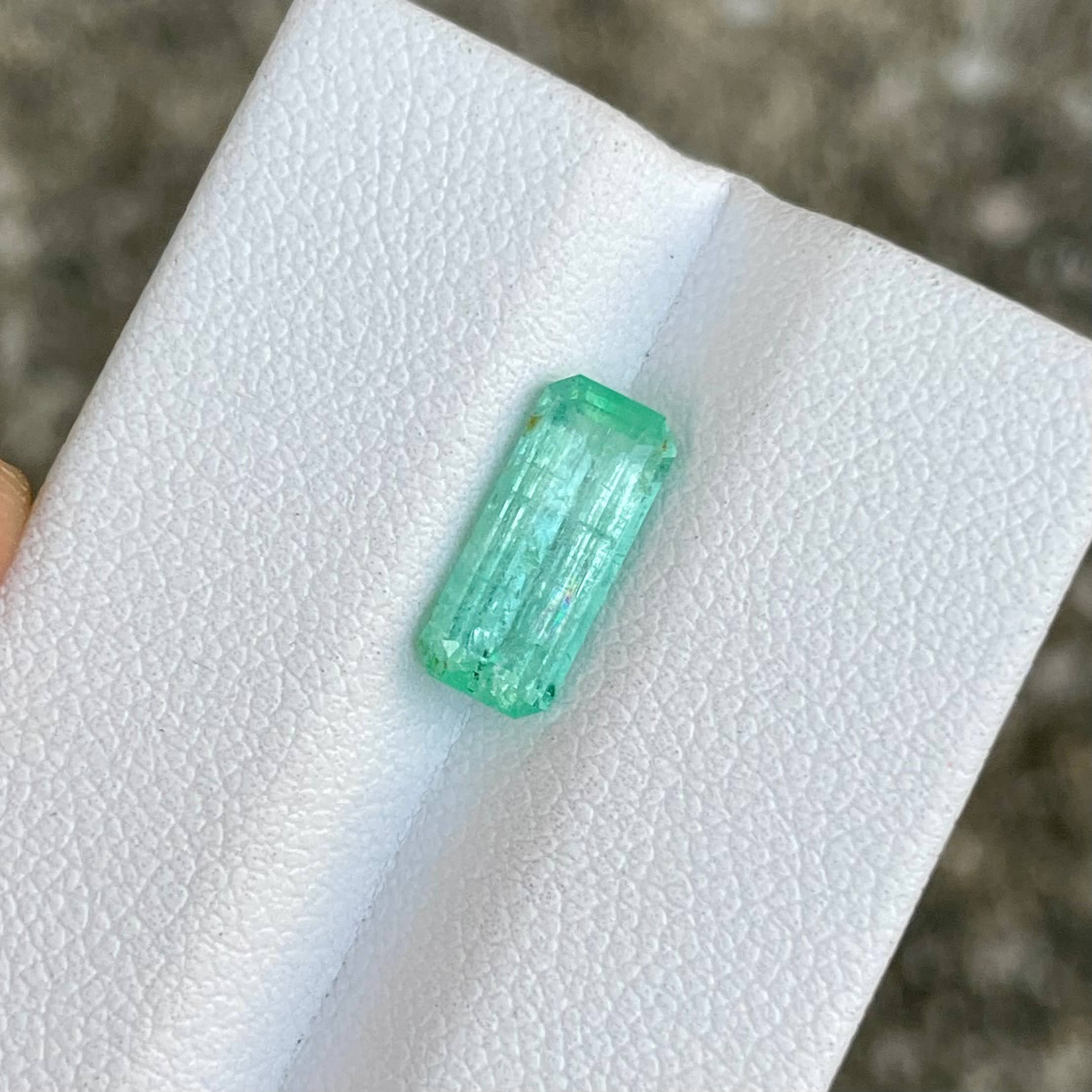 1.89 Carats Emerald Faceted Gemstone