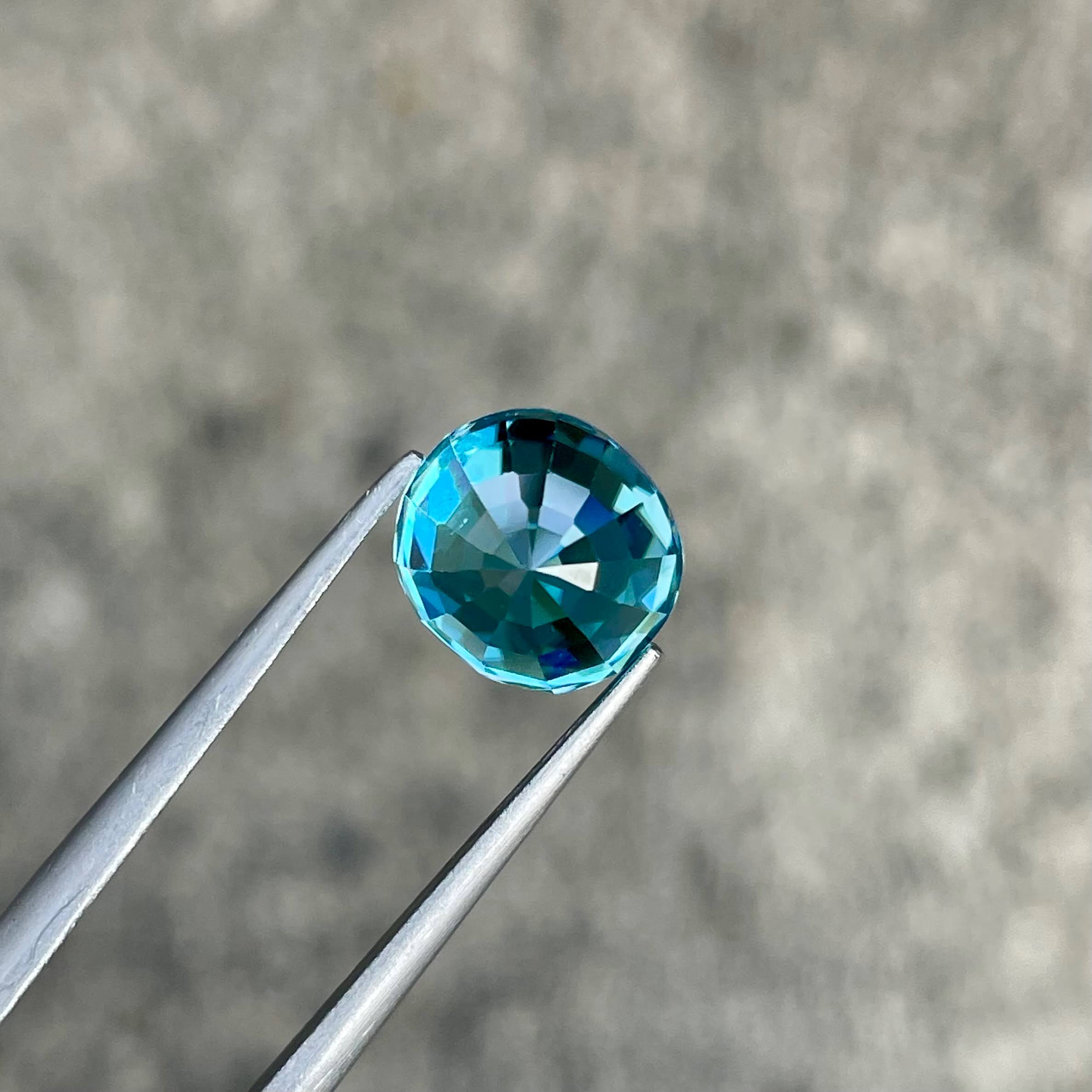 5.58 Carats Blue Oval Zircon Stone