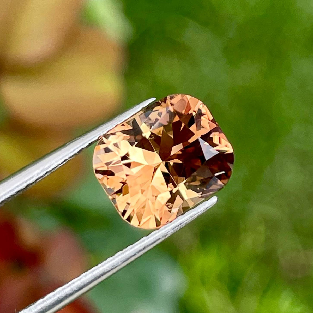 4.32 Carats Topaz Stone Precision Cut