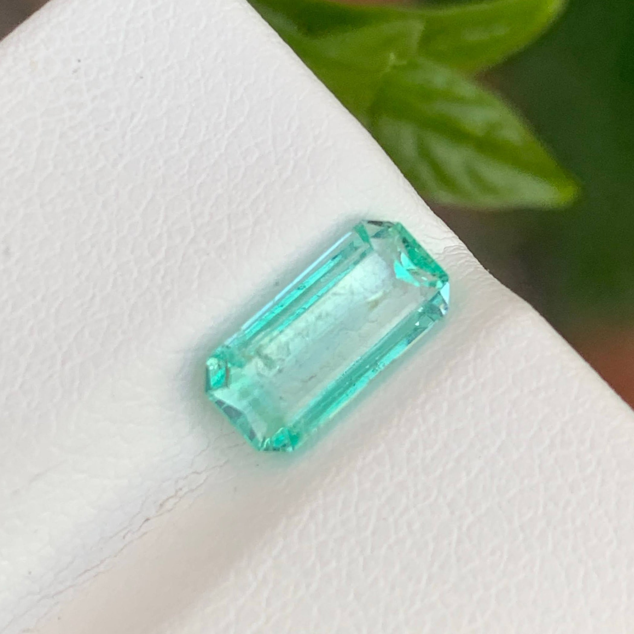 1.40 Carats Emerald Faceted Gemstone