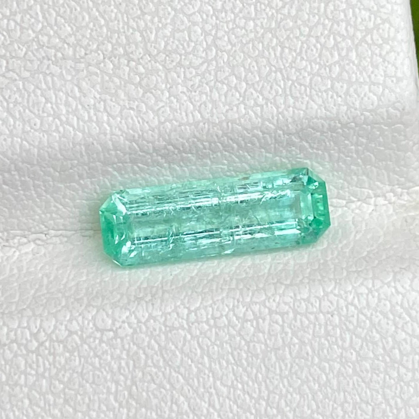 1.70 Carats Emerald Faceted Gemstone