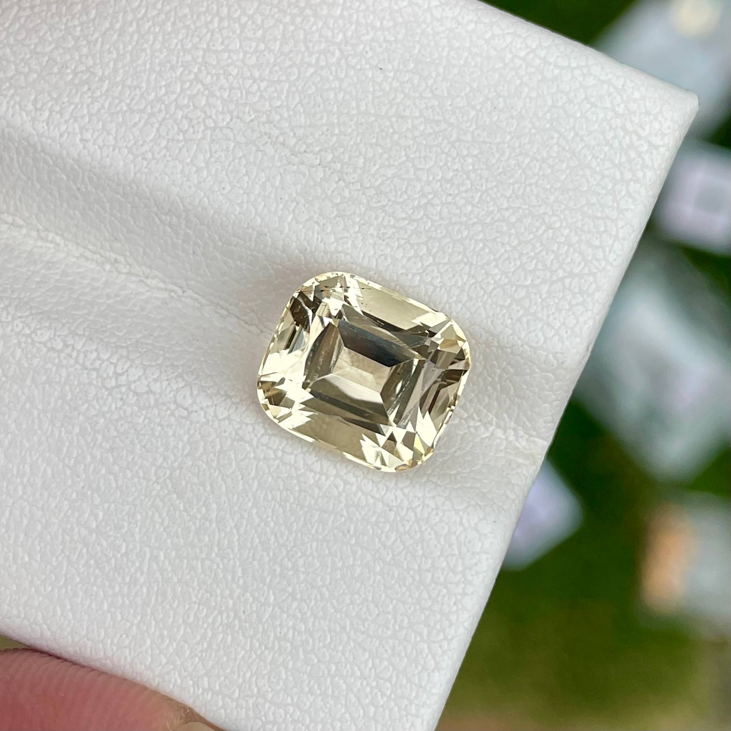 4.70 Carats Yellow Scapolite Stone