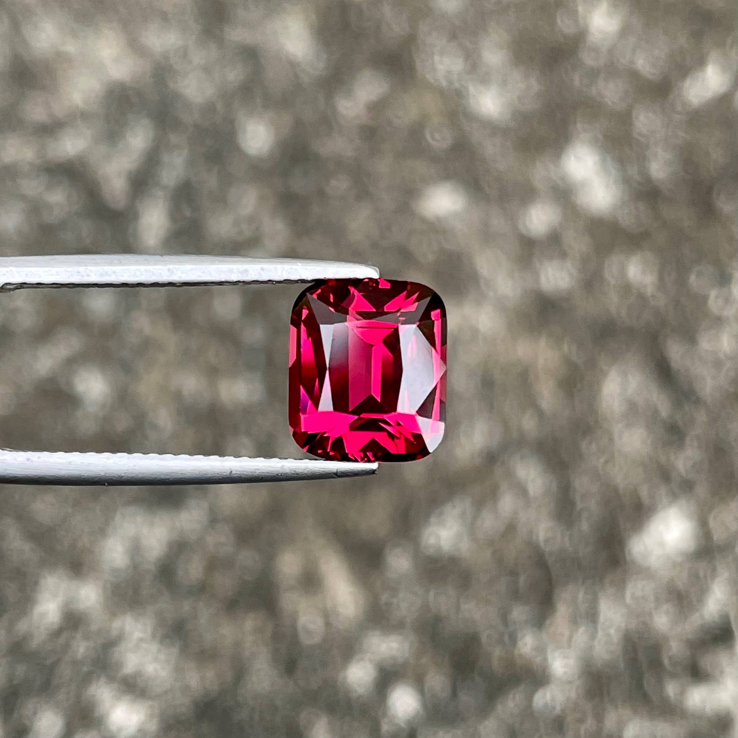 4.90 Carats Red Garnet Stone
