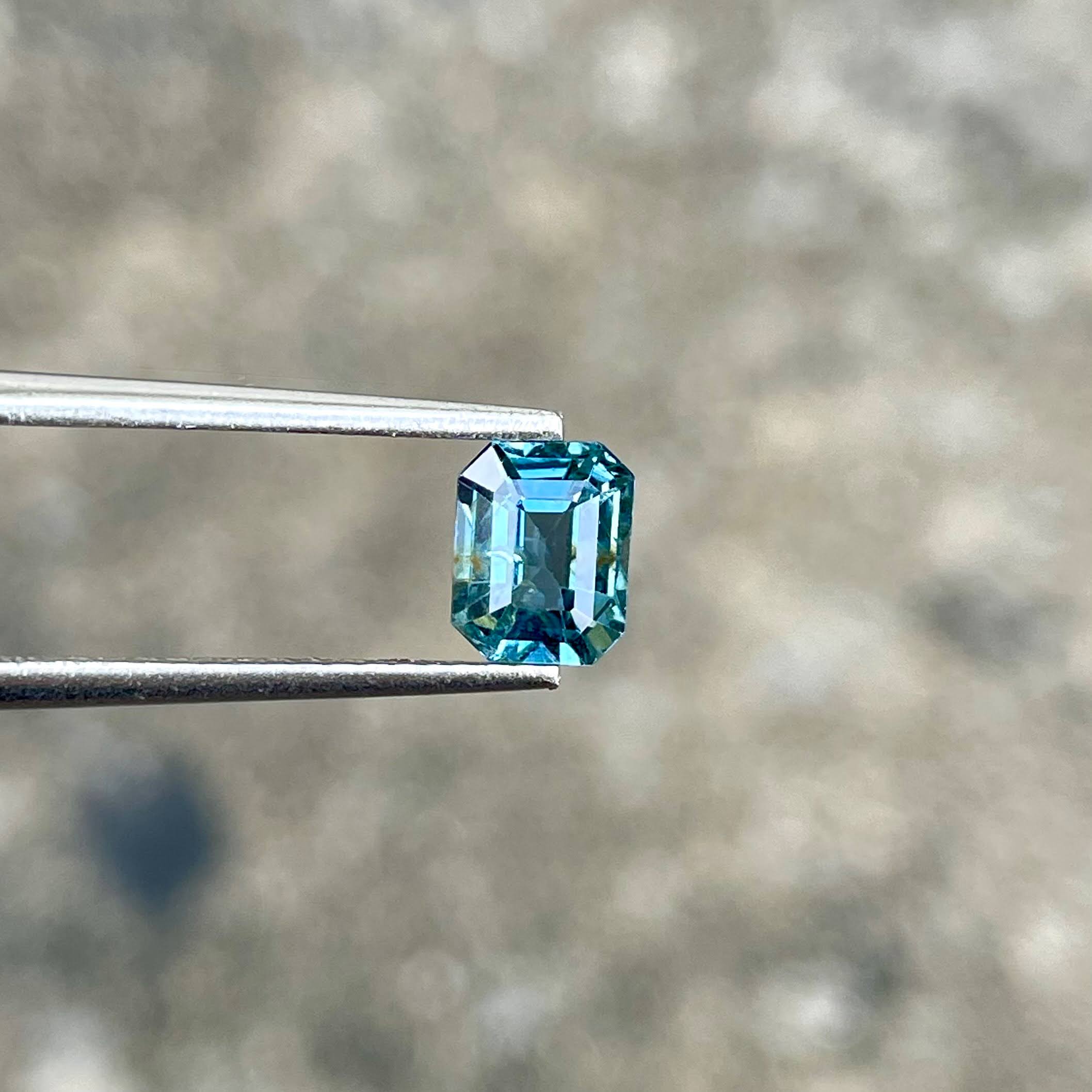 0.95 Carats Grayish Blue Spinel Stone