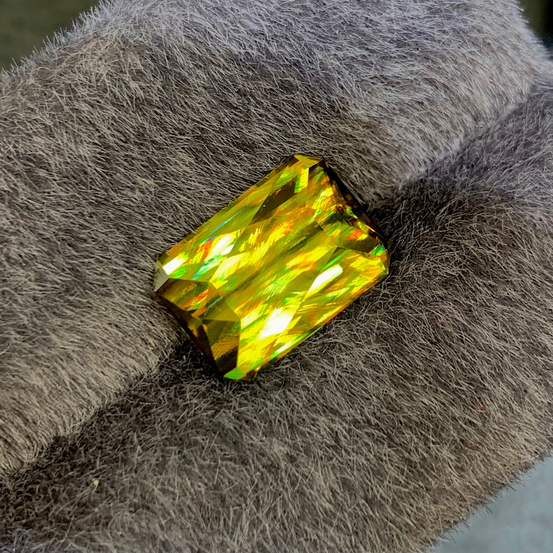 4-67-carats-fire-rainbow-sphene-octagon-radiant-cut-madagascar