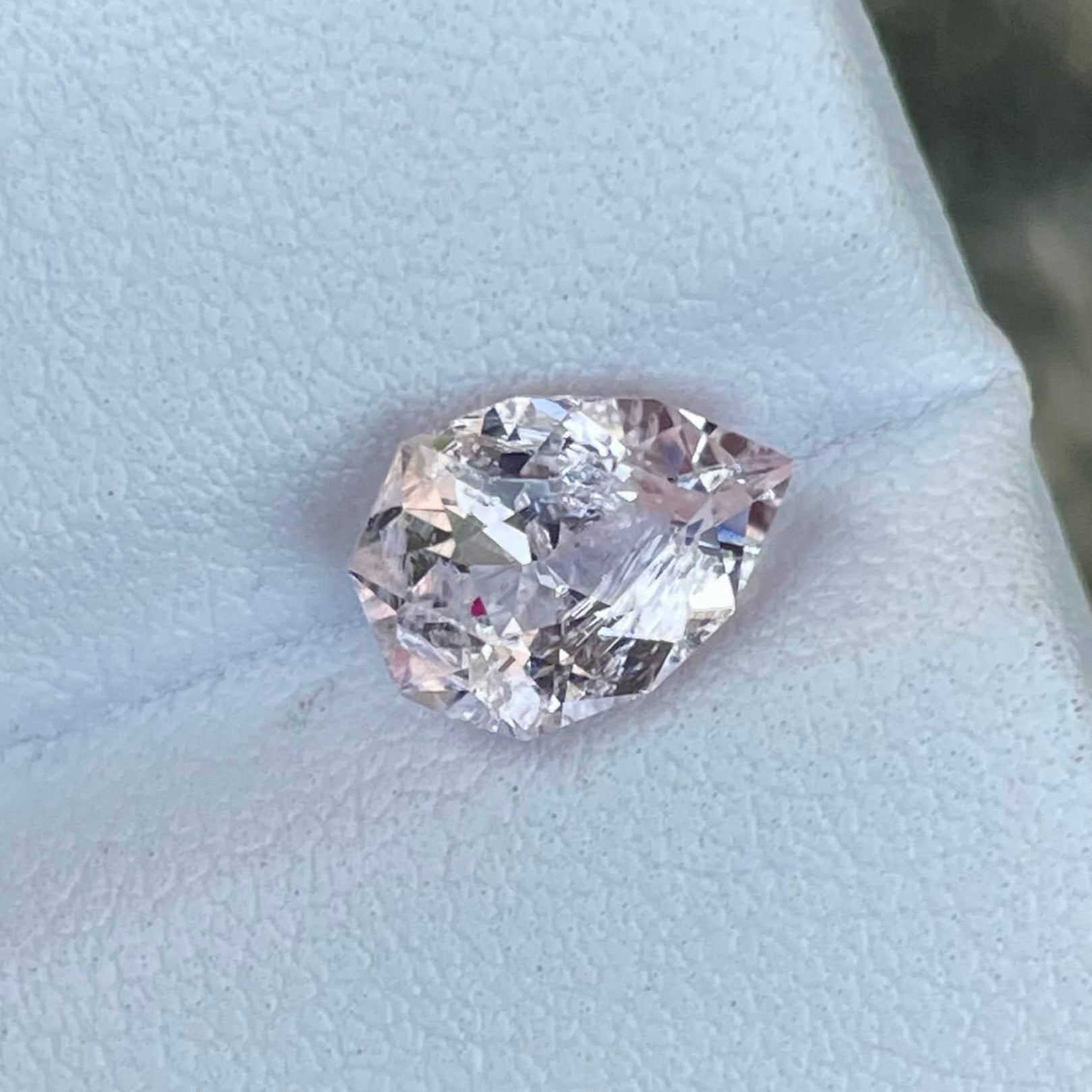 1.83 Carats Pear Morganite Stone 