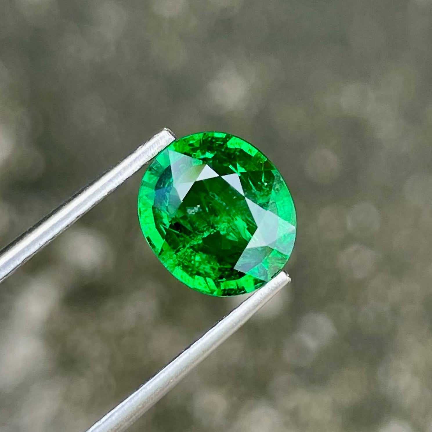 2.25 carats Green Tsavorite Garnet Gem