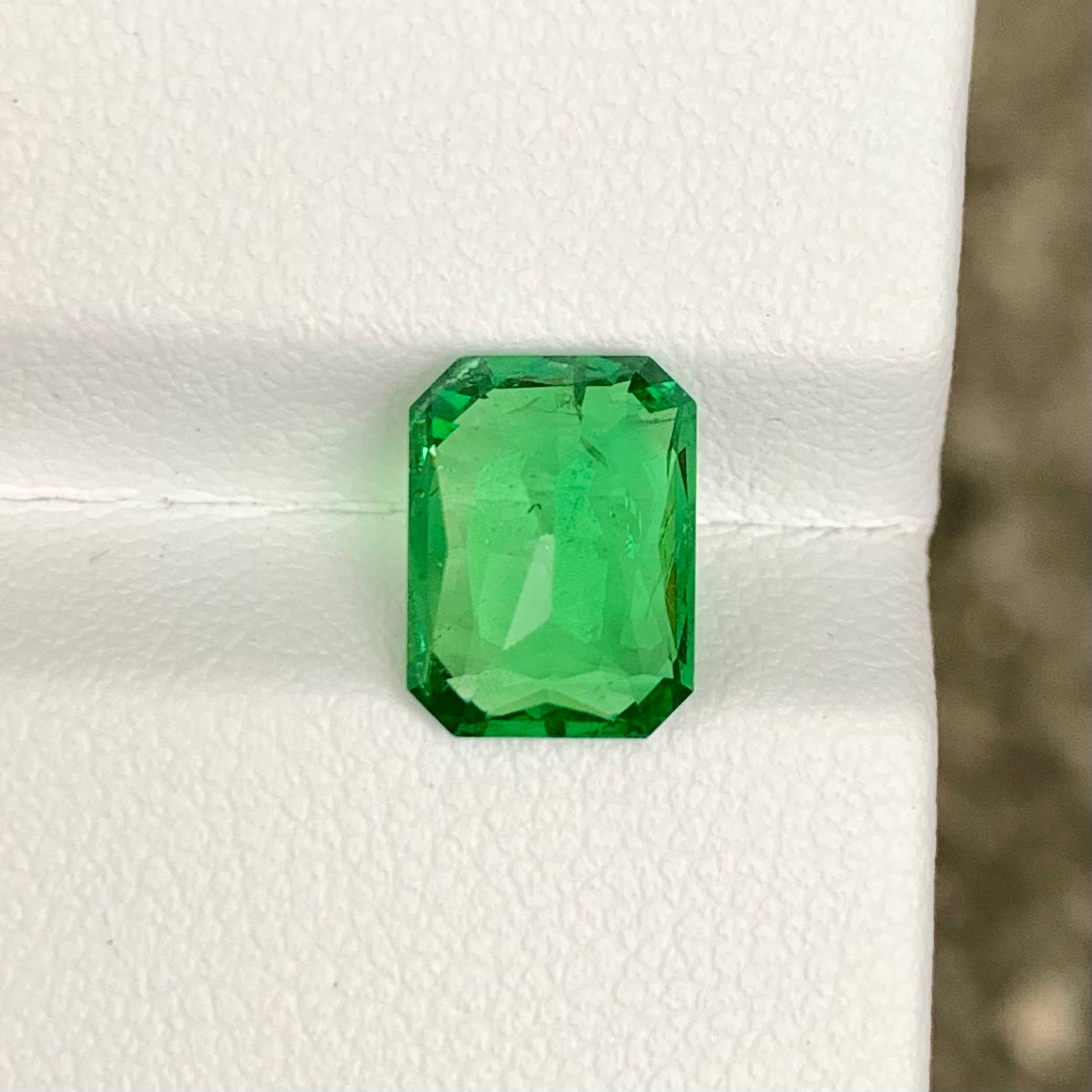 vivid-green-natural-tsavorite-garnet-2-98ct-tanzania