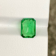 vivid-green-natural-tsavorite-garnet-2-98ct-tanzania