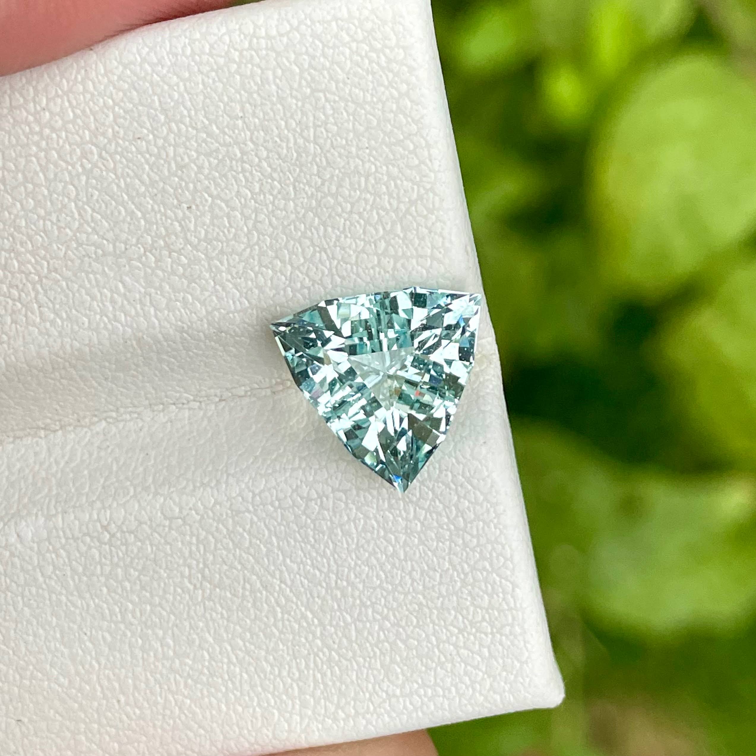 3.80 Carats Blue Aquamarine Stone