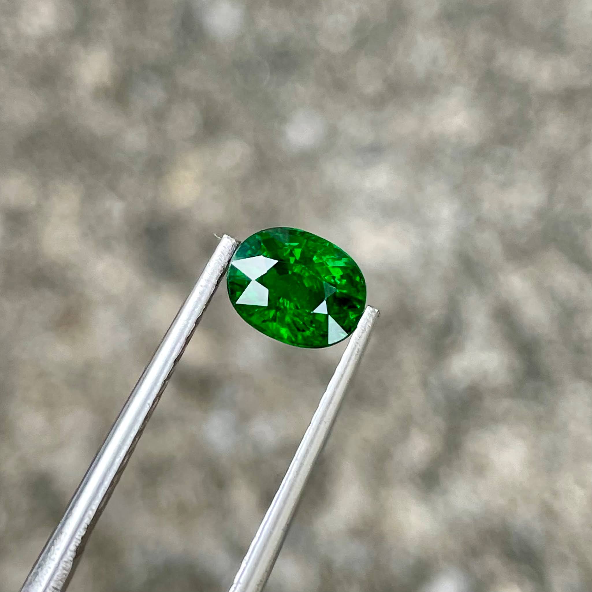 1.47 Carats Green Tsavorite Oval Garnet 