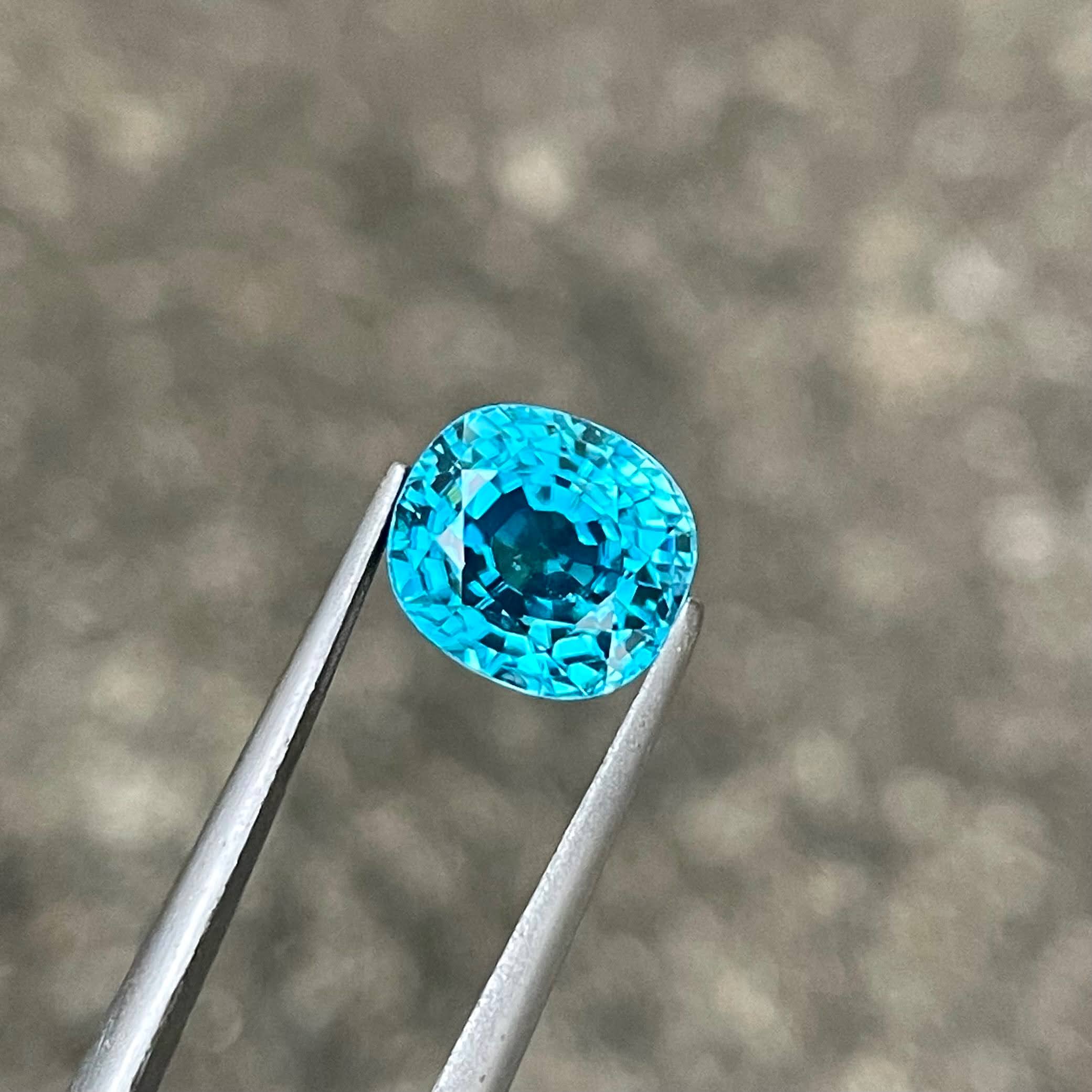 4.45 Carats Blue Oval Zircon Stone