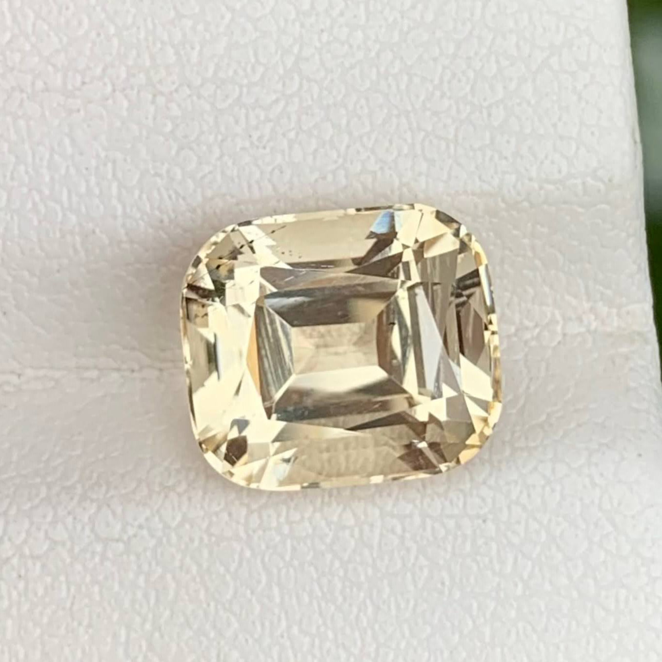 4.70 Carats Yellow Scapolite Stone