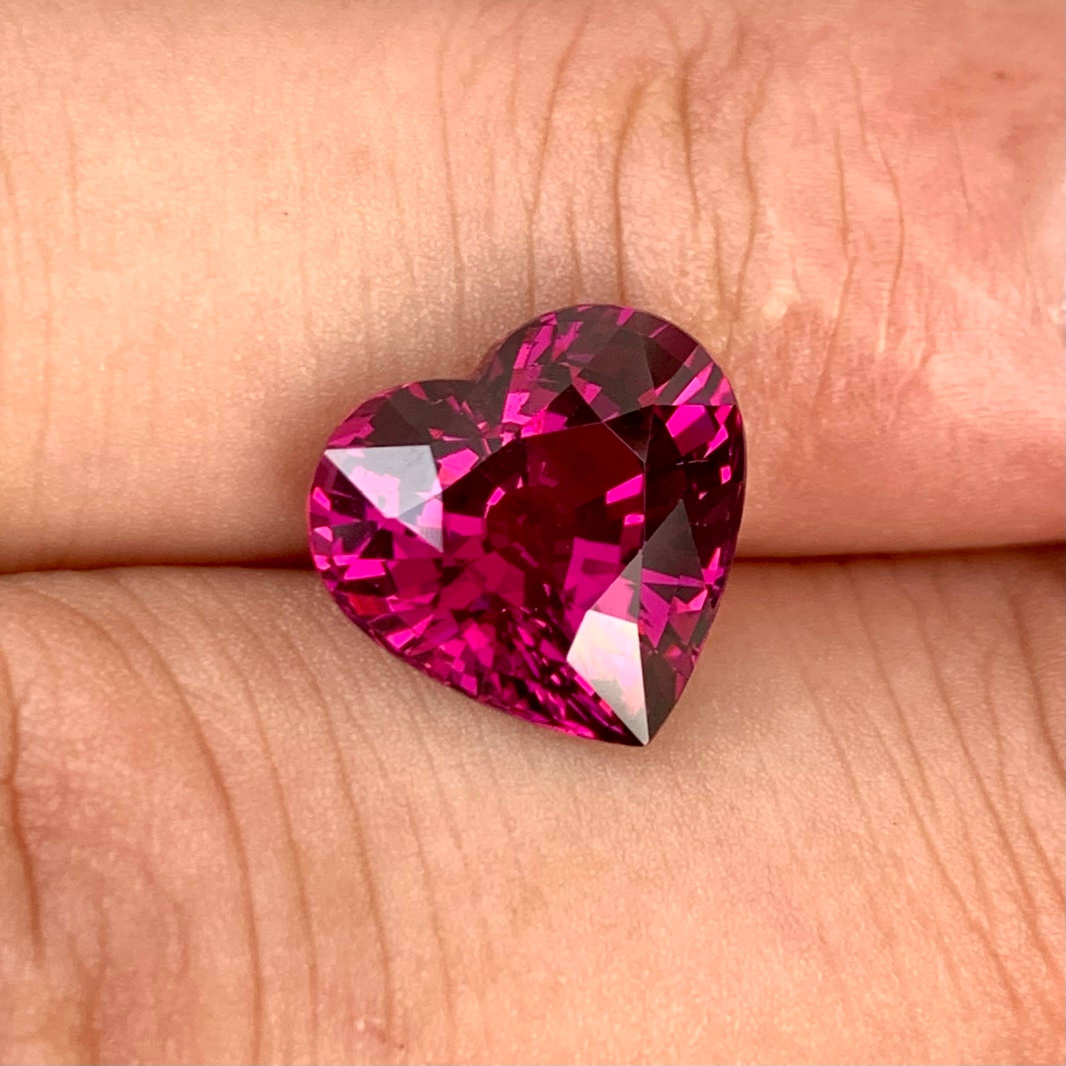 6-28-carats-vivid-reddish-pink-garnet-heart-faceted-cut-natural-nigerian-gemstone