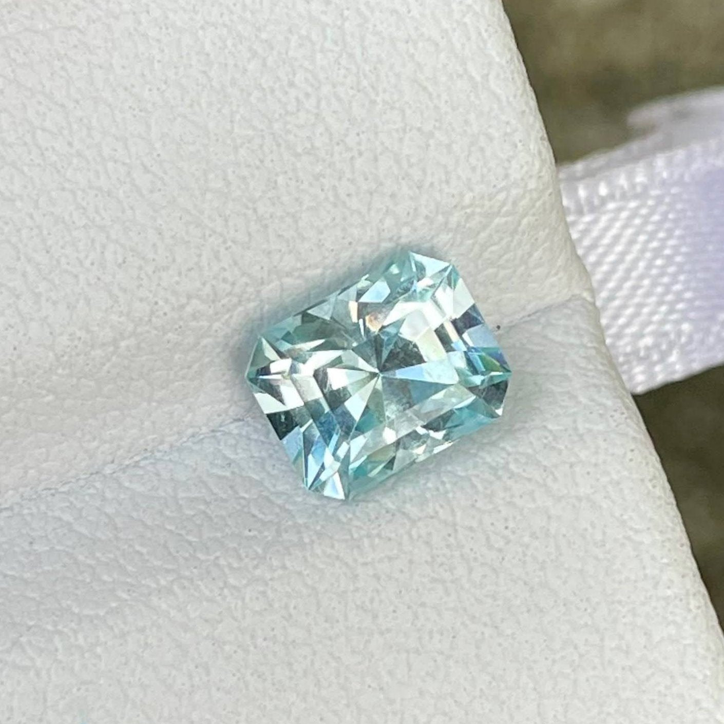 1.45 Carats Blue Aquamarine Gemstone