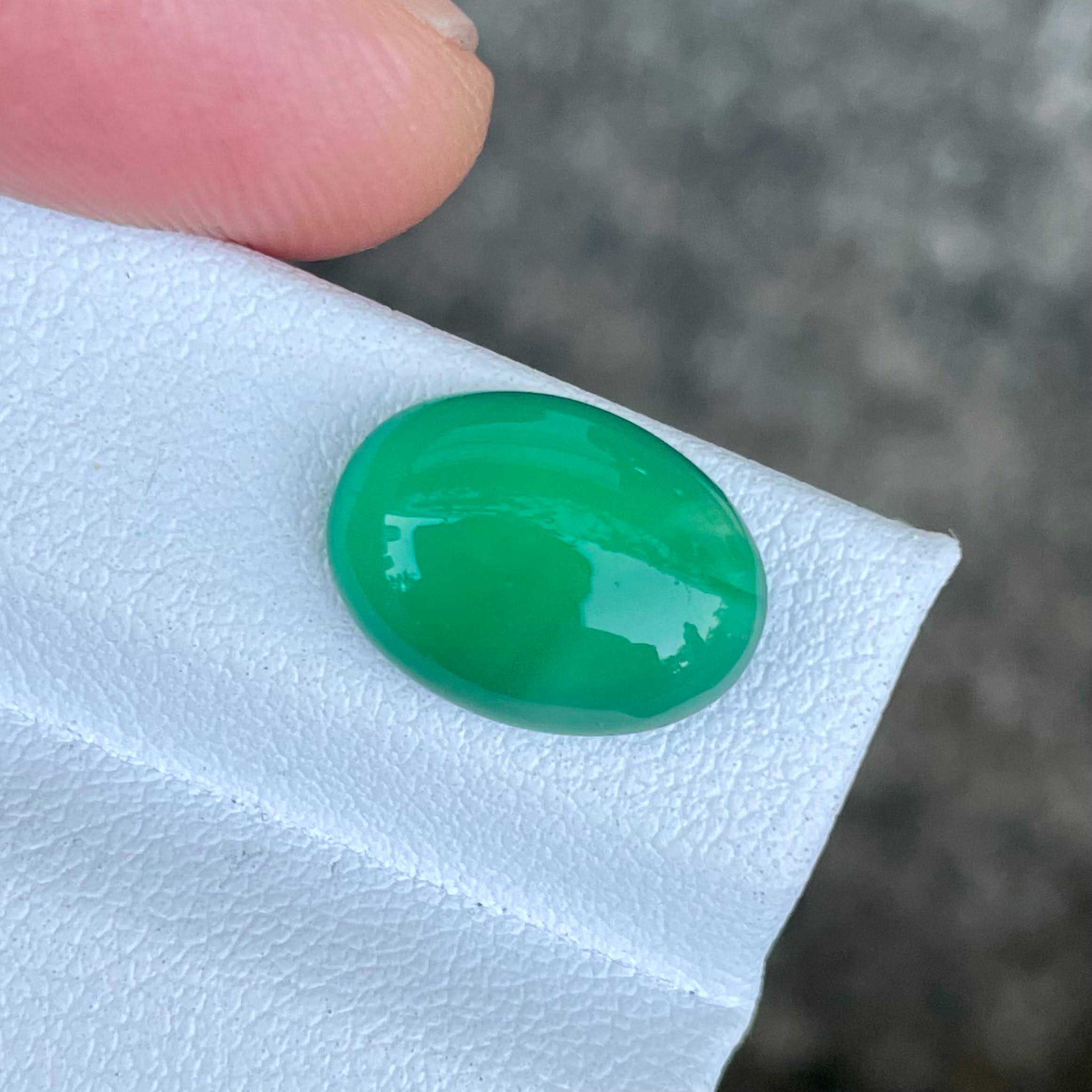 4.54 Carats Green Agate Oval Stone