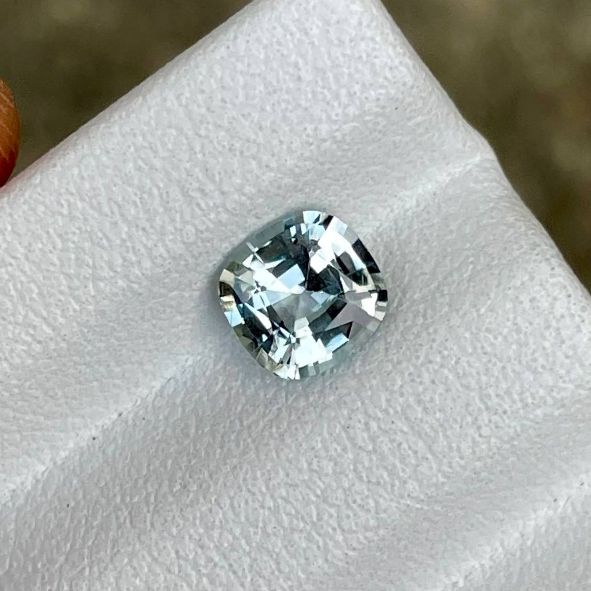 0.95 carats Colorless Sapphire Stone