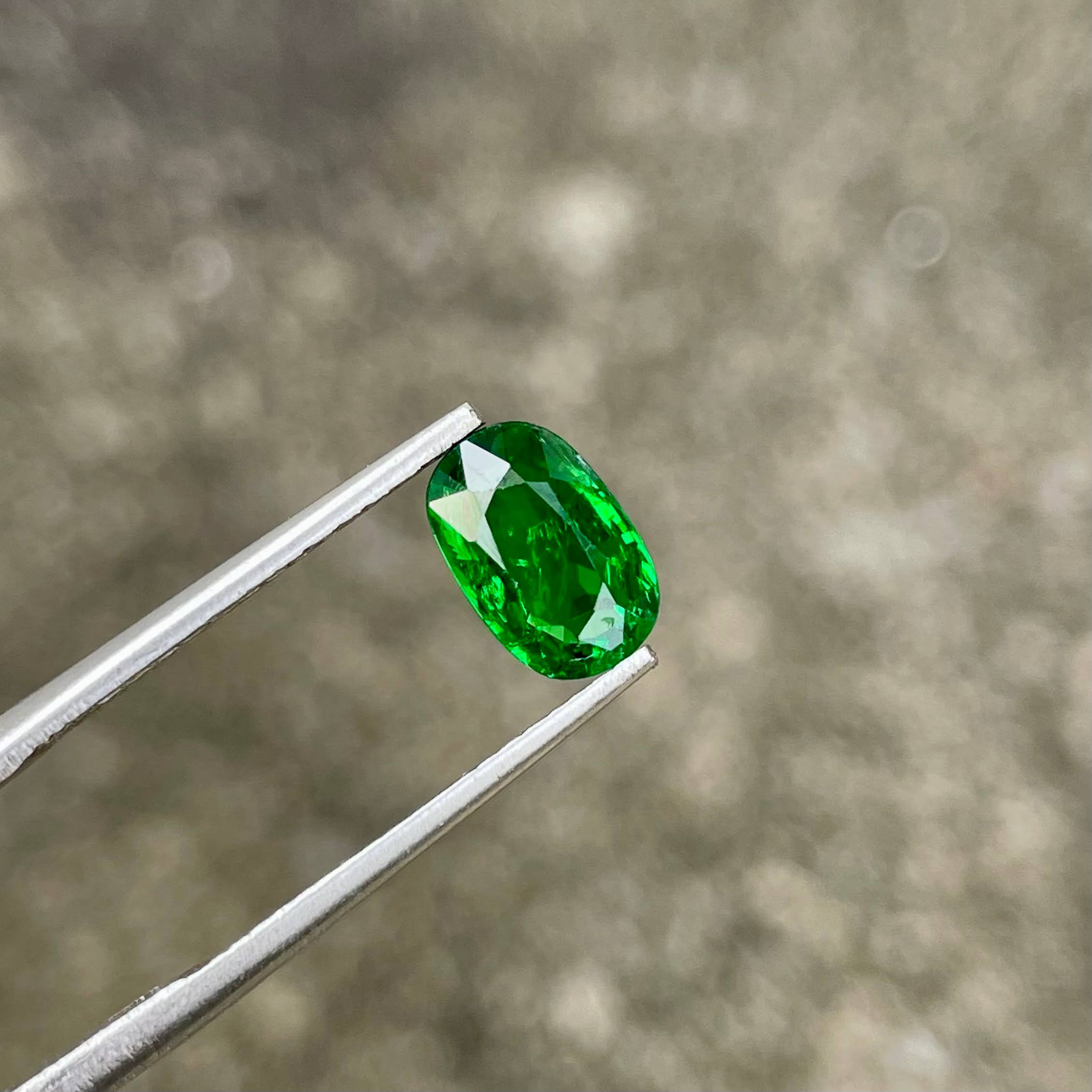 1.72 Carats Green Tsavorite Oval Garnet