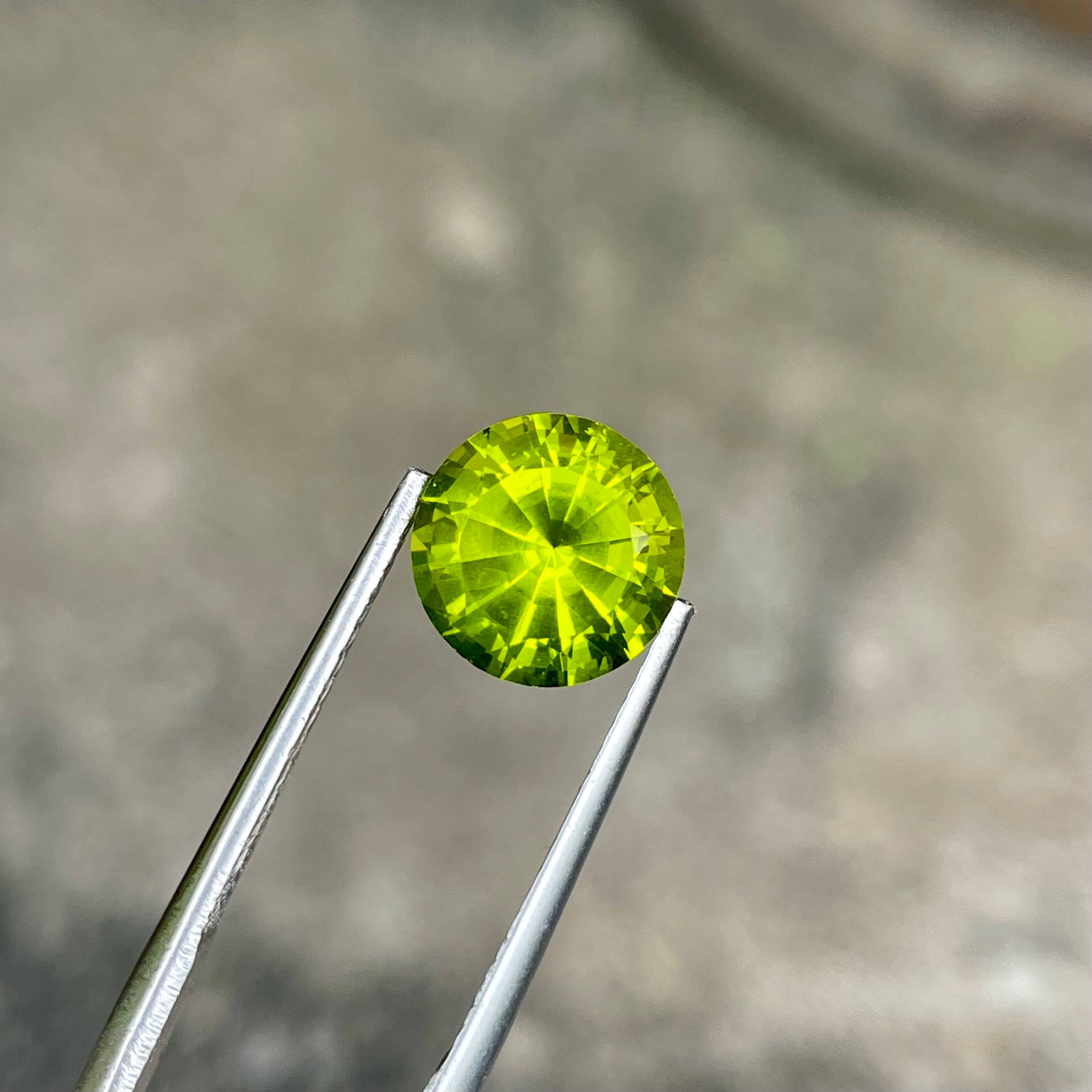 4.13 Carats Green Peridot Gemstone