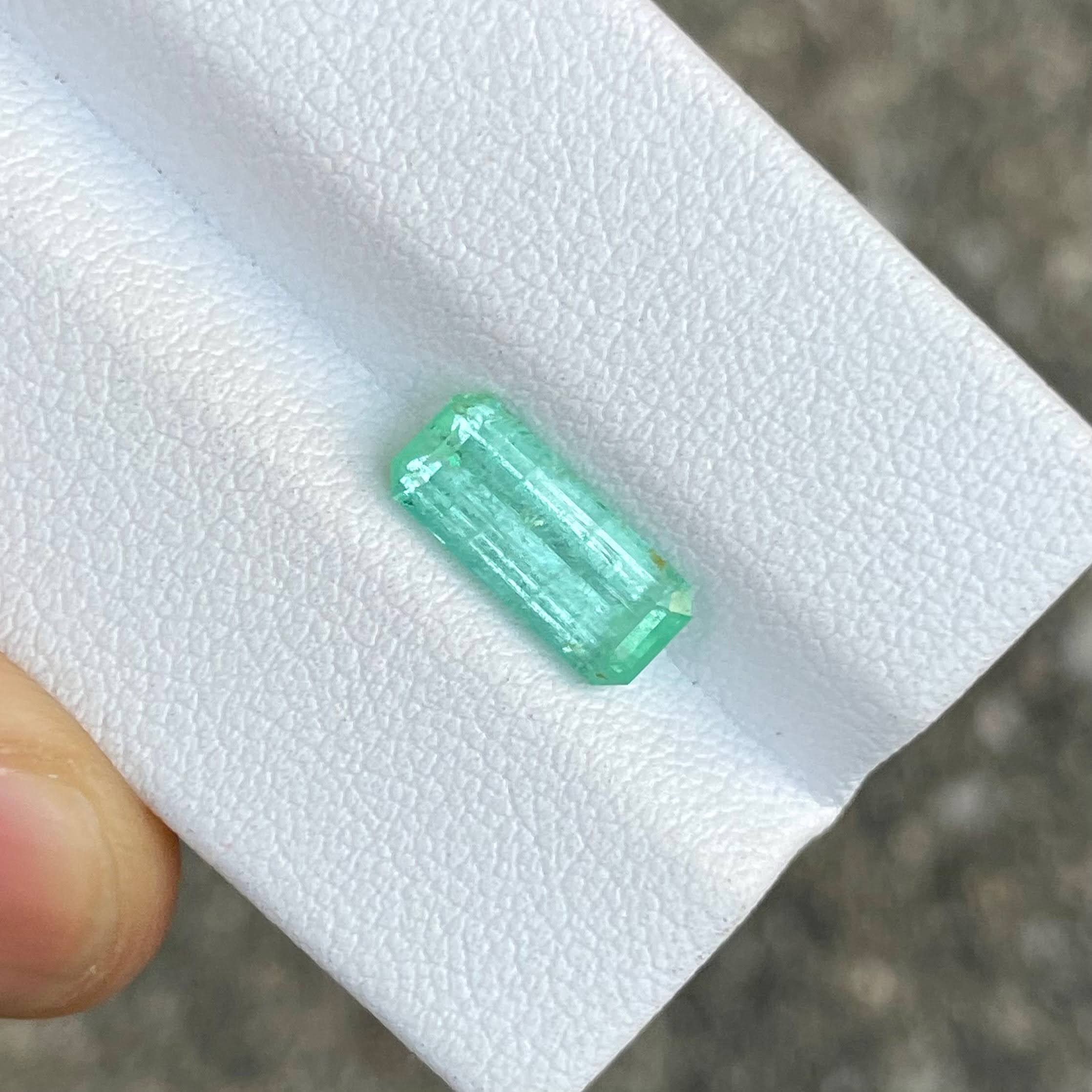 1.89 Carats Emerald Faceted Gemstone