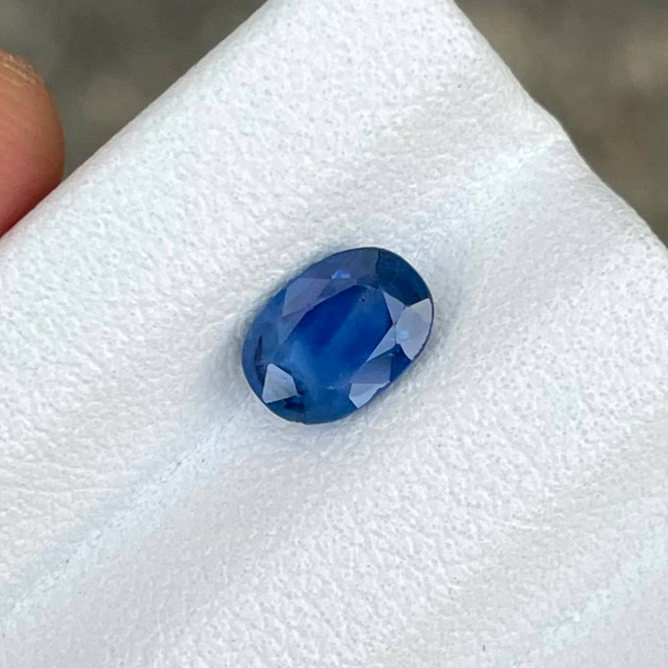 0.98 Carats Blue Sapphire Oval Stone