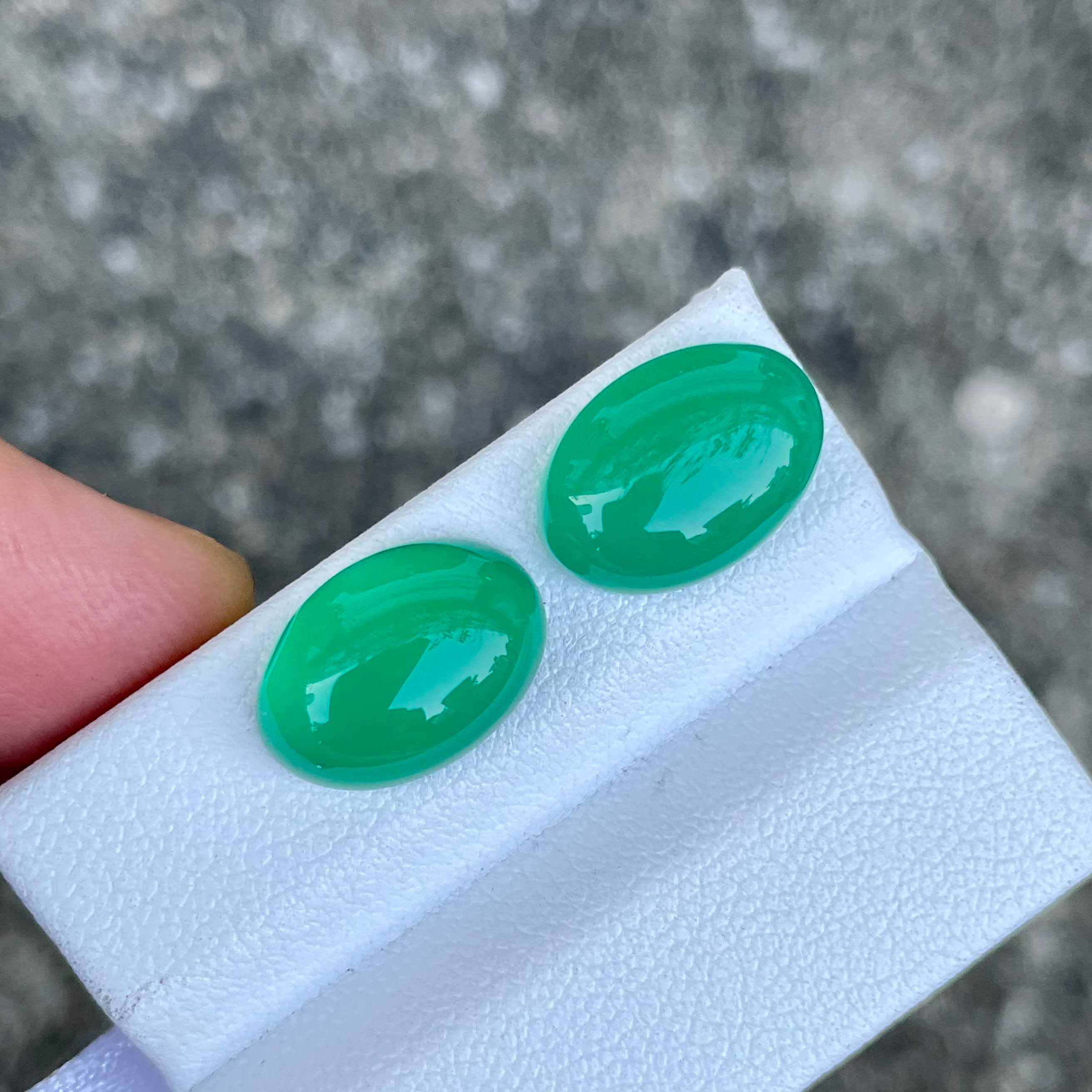 12.78 Carats Green Agate Pair Gemstone